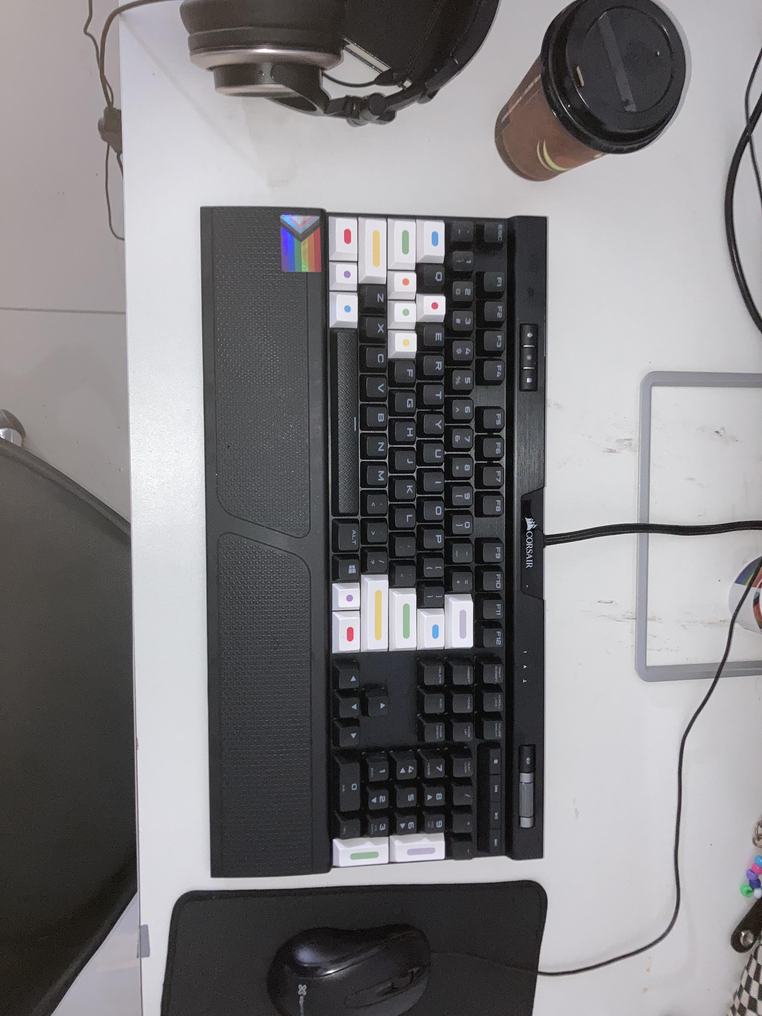 my first mechanical keyboard!! i know the keycaps are a bit weird but i