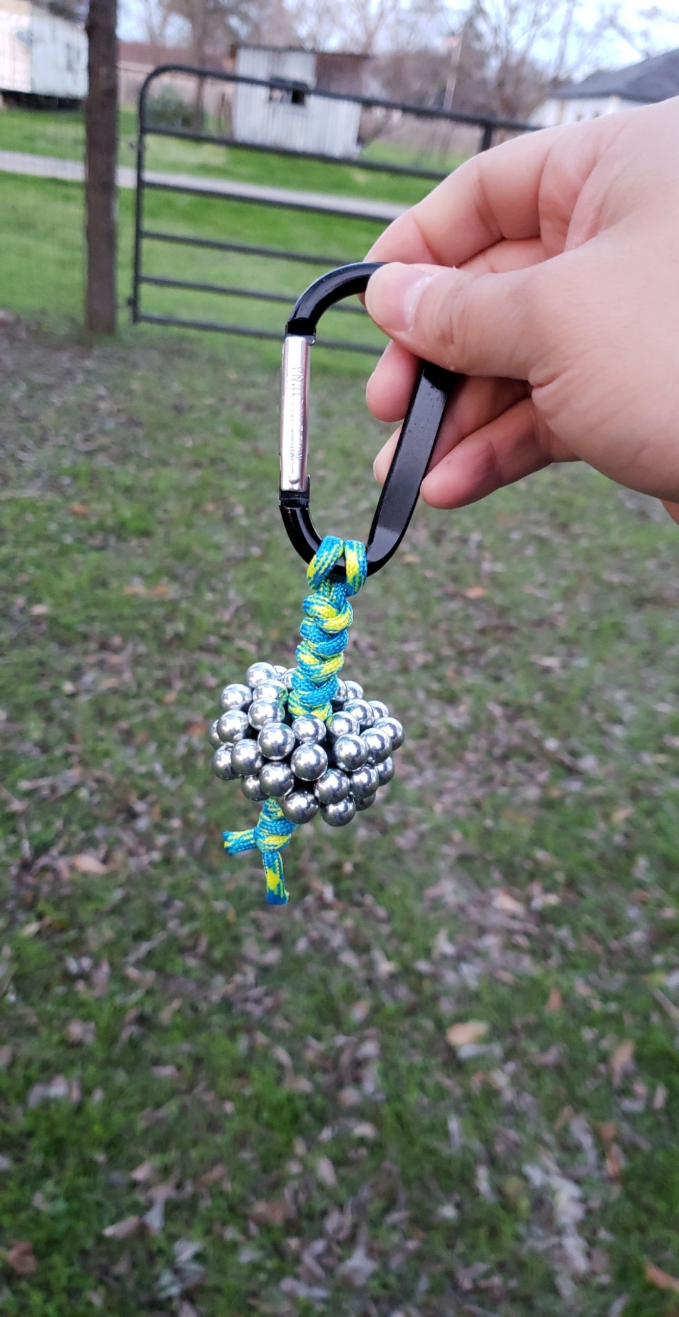 steelshot holder for slingshot ammo. Quick and convenient. r