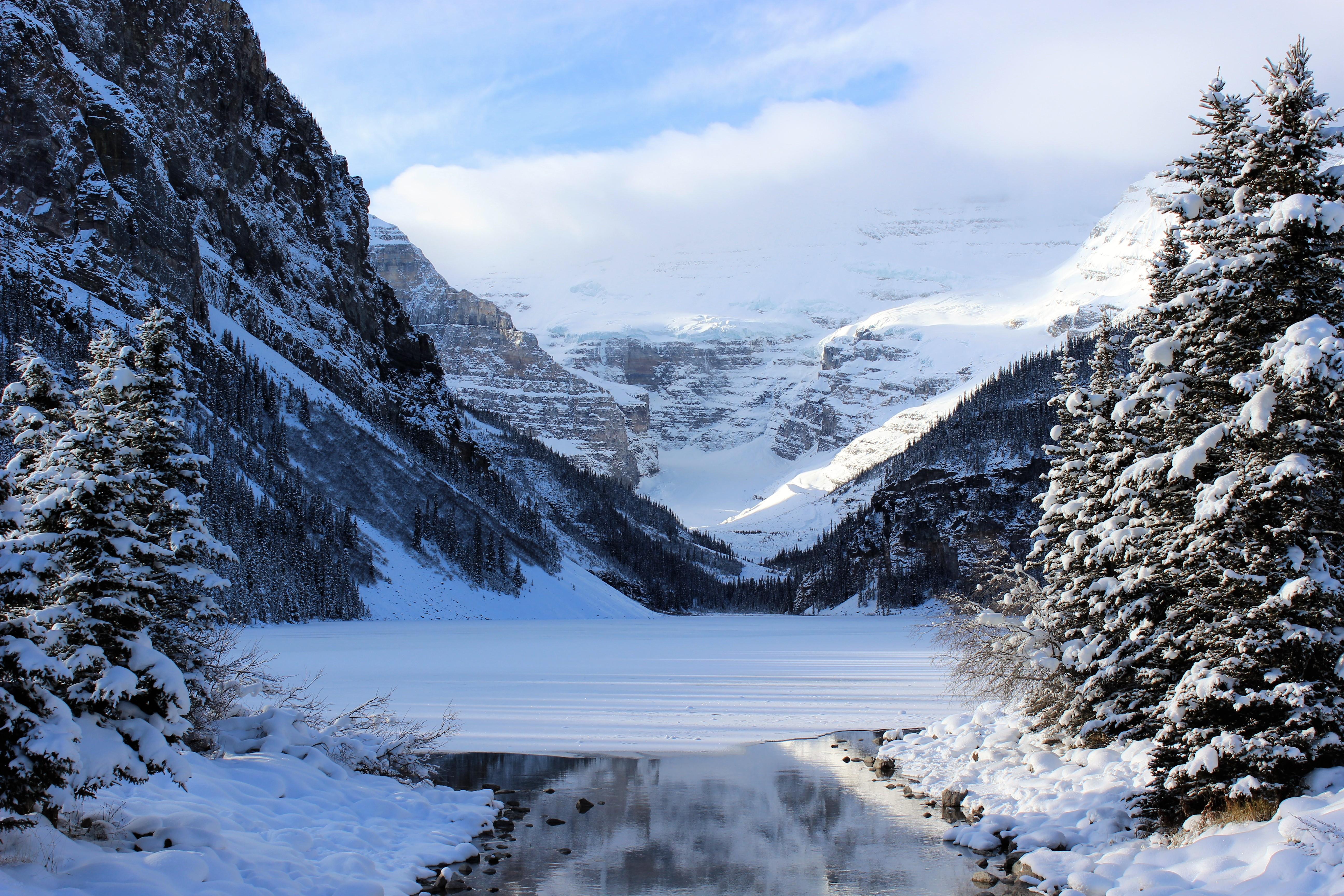 Expose Nature Lake Louise, Banff, Canada in December [OC] [5184x3456]