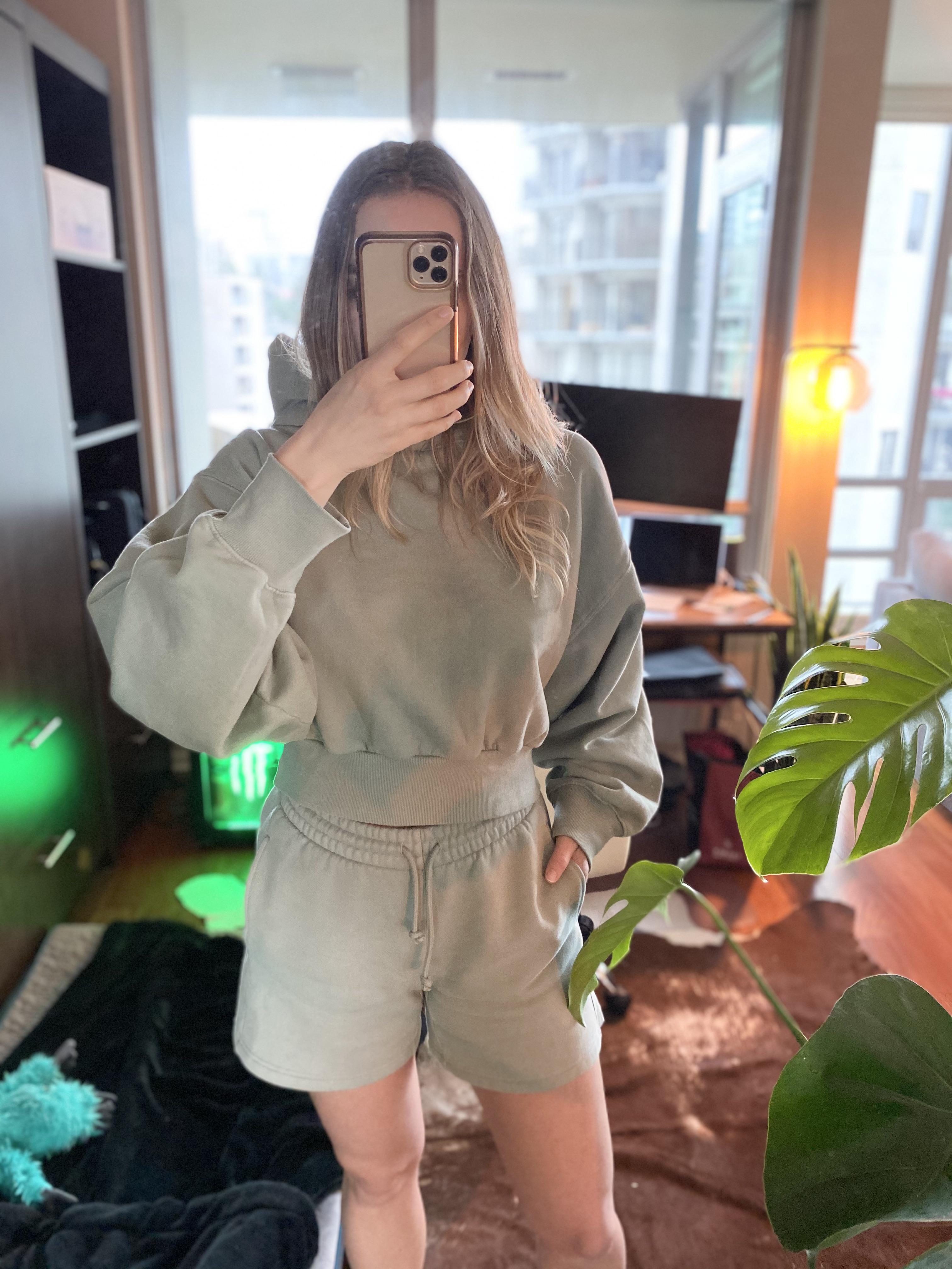 Perfect Shrunken Hoodie & Boyfriend Sweatshort 5” in GD Seagrass Green