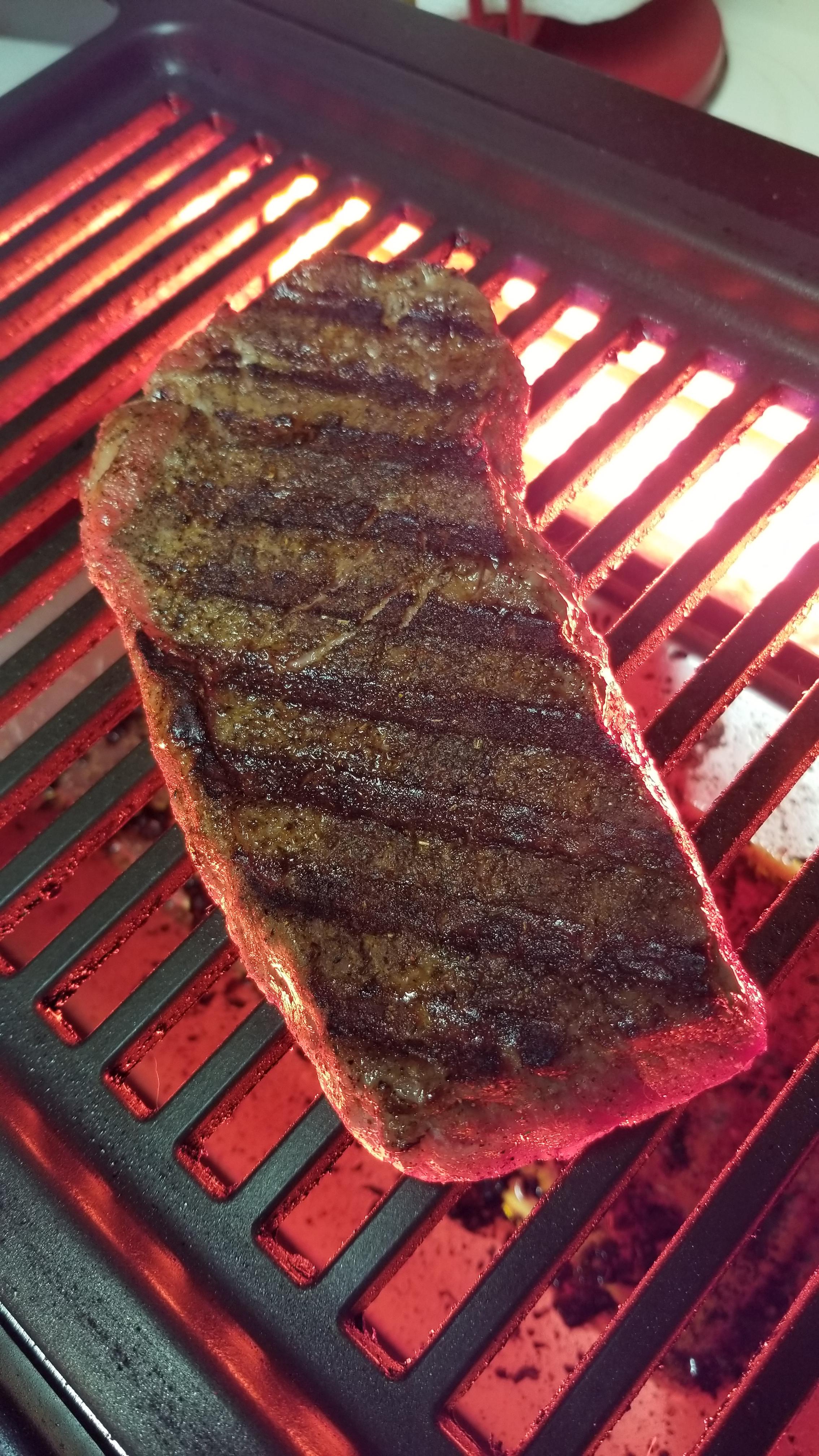Smokeless indoor grill in action... r/steak