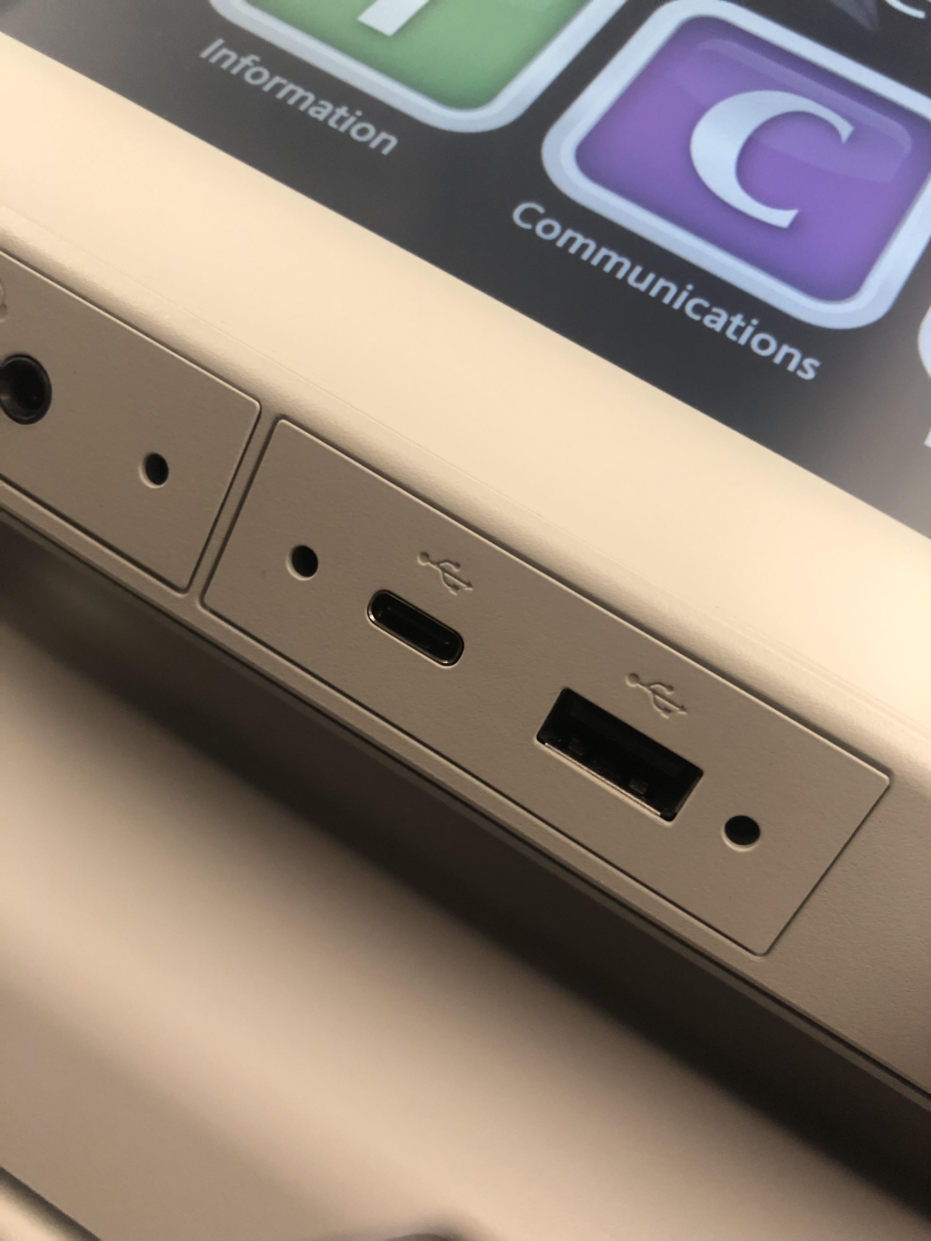 USB TypeC charging port on this Emirates B777300 to Riyadh this