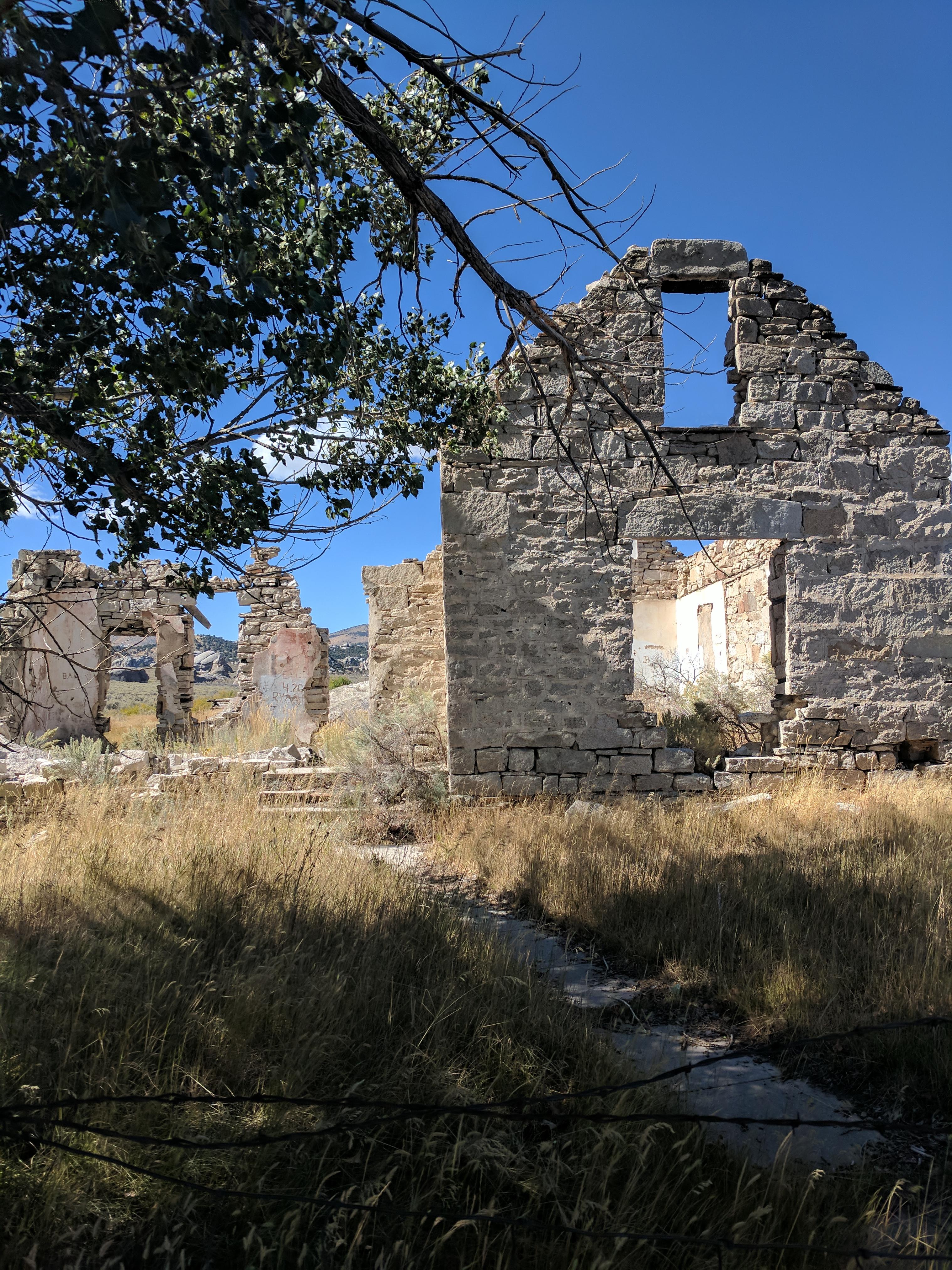 Near City of Rocks Almo, Idaho [3036 X 4048] [OC] r/AbandonedPorn