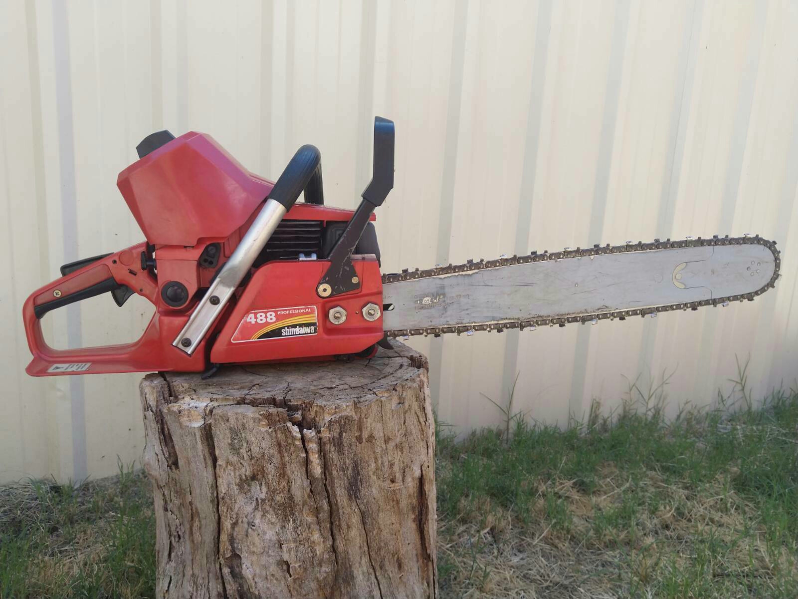 Can anyone tell me how old this is please, shindaiwa 488 r/Chainsaw