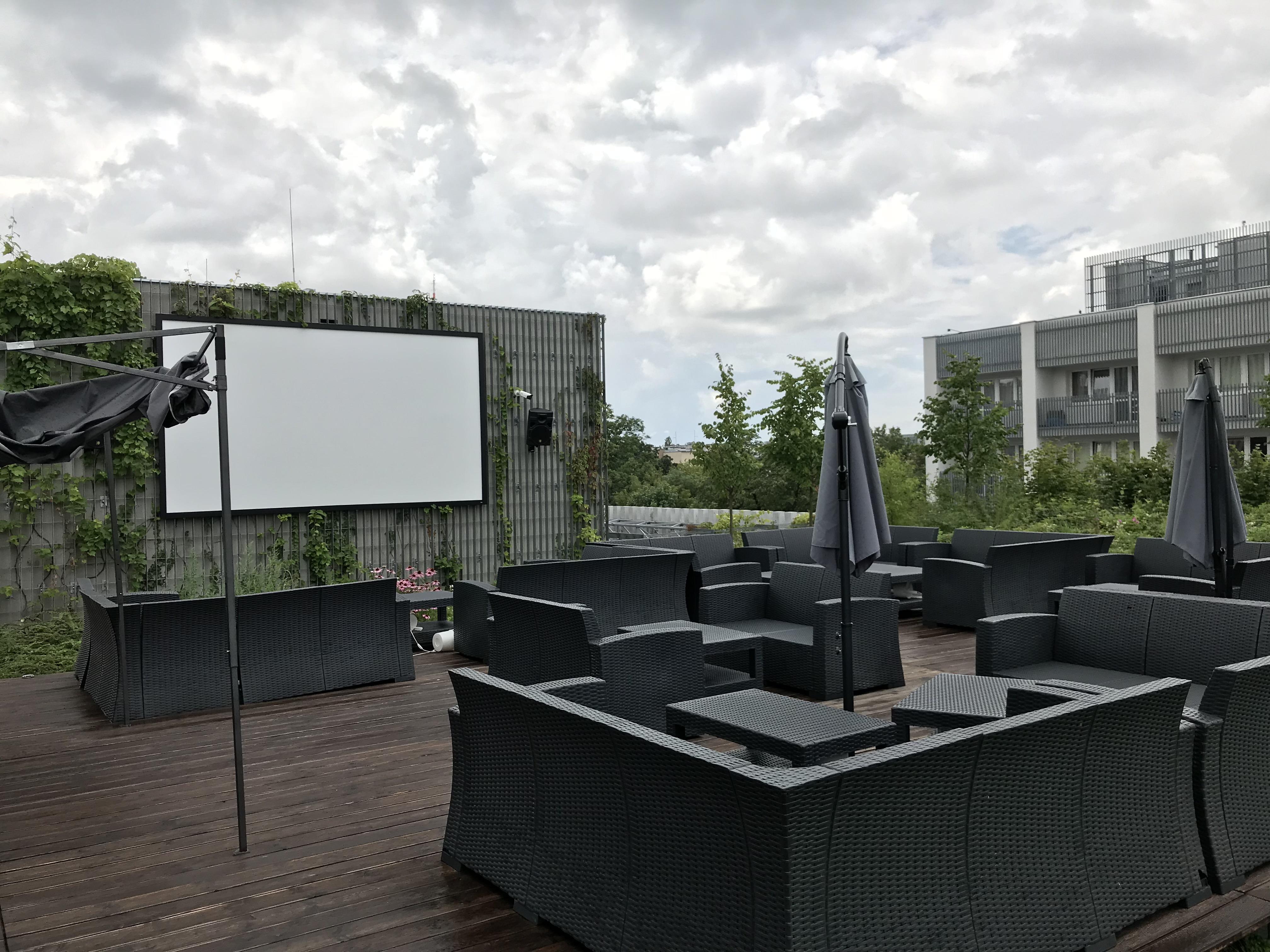 This rooftop outdoor movie theatre r/mildlyinteresting