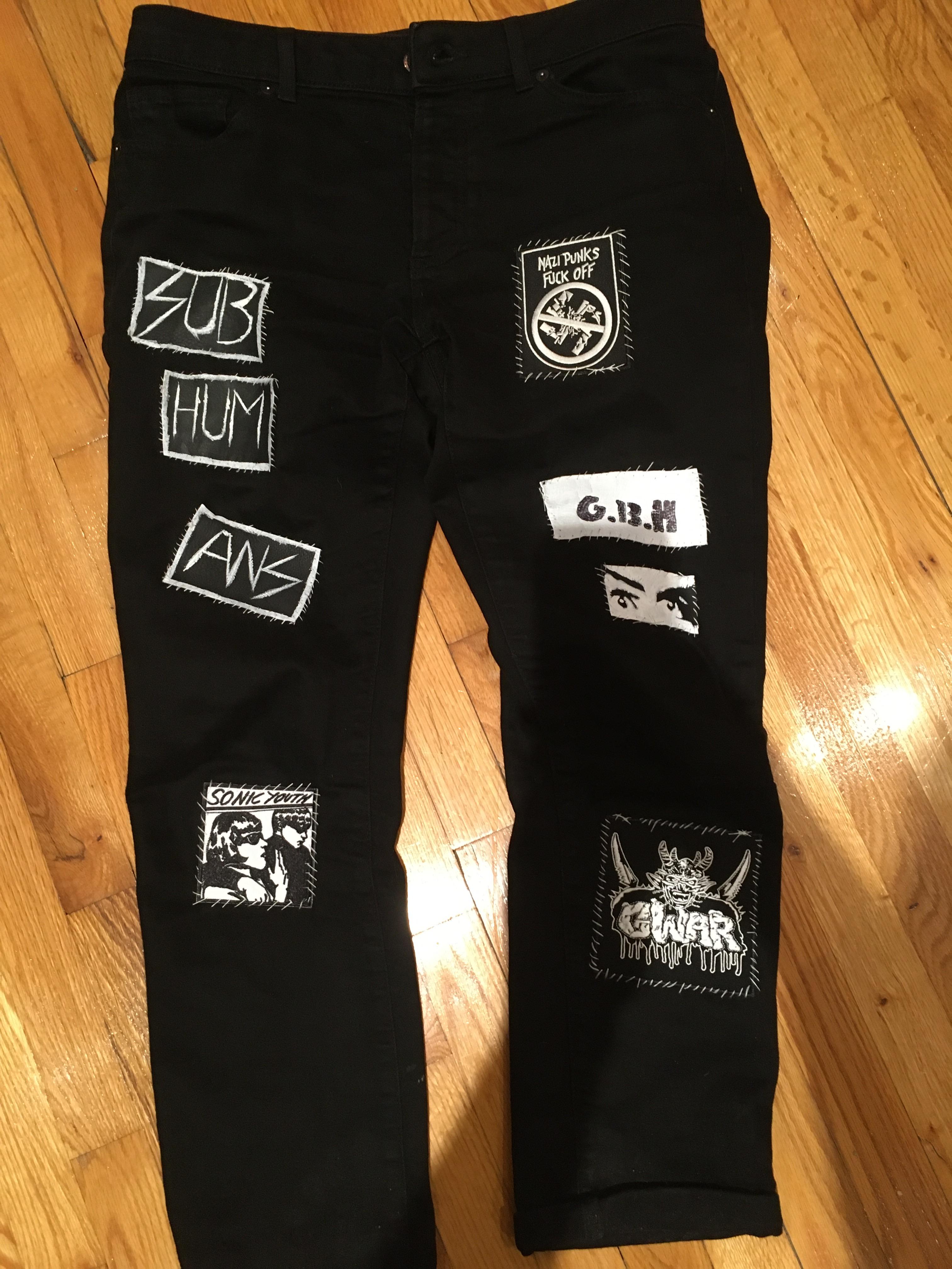 There, I put the Diy patches I made on my pants. I love the look and it