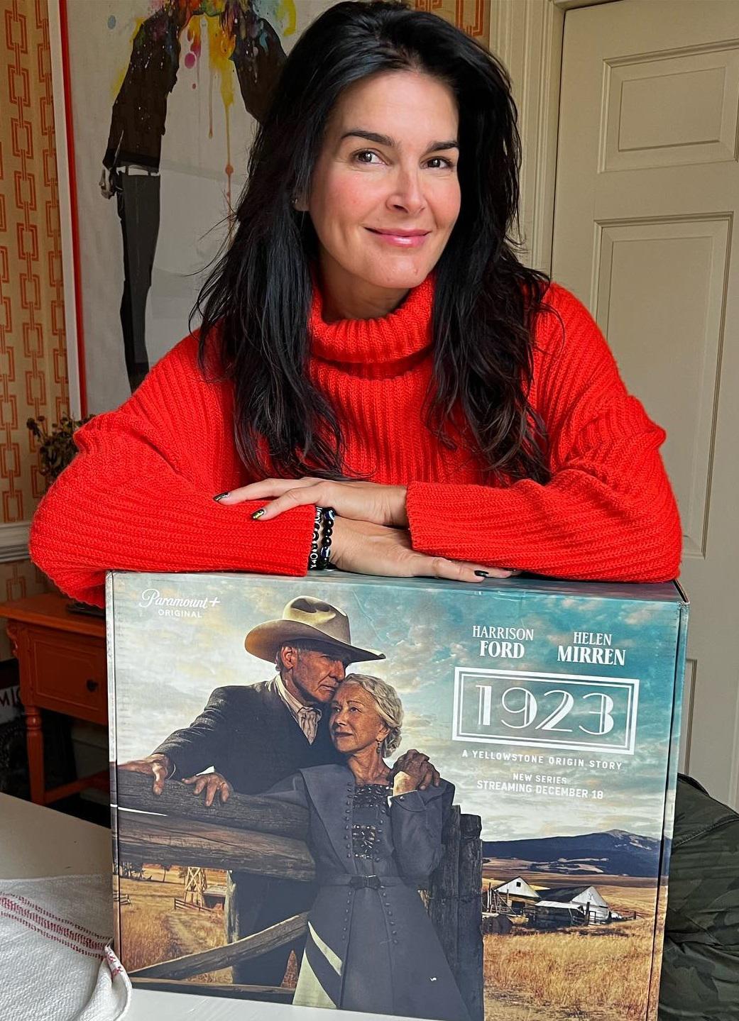 Angie Harmon, 50 r/PrettyOlderWomen