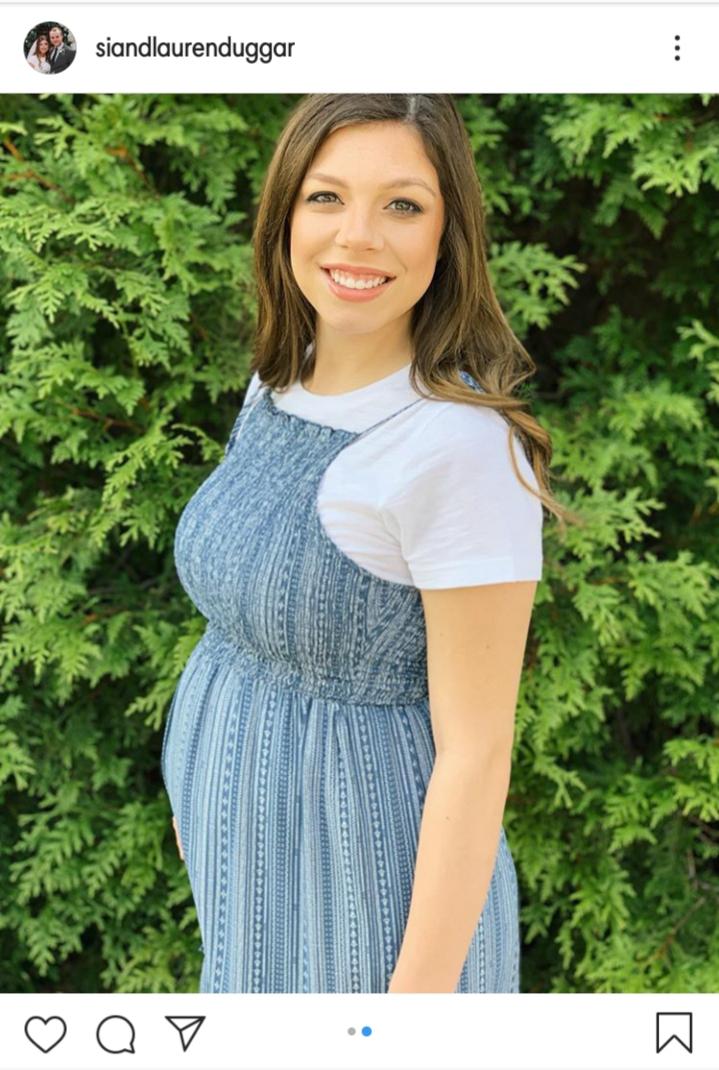 Lauren's Mid90's Maternity Look what do you think about the dress