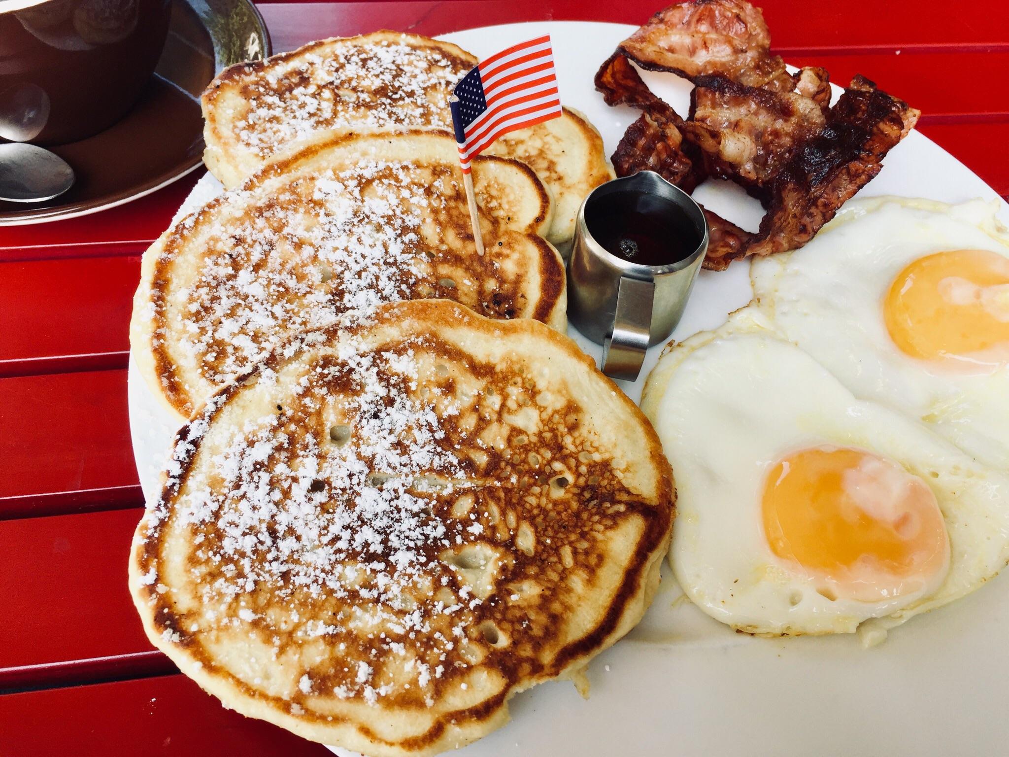[I ate] pancakes with maple syrup, bacon and sunnyside eggs r/food