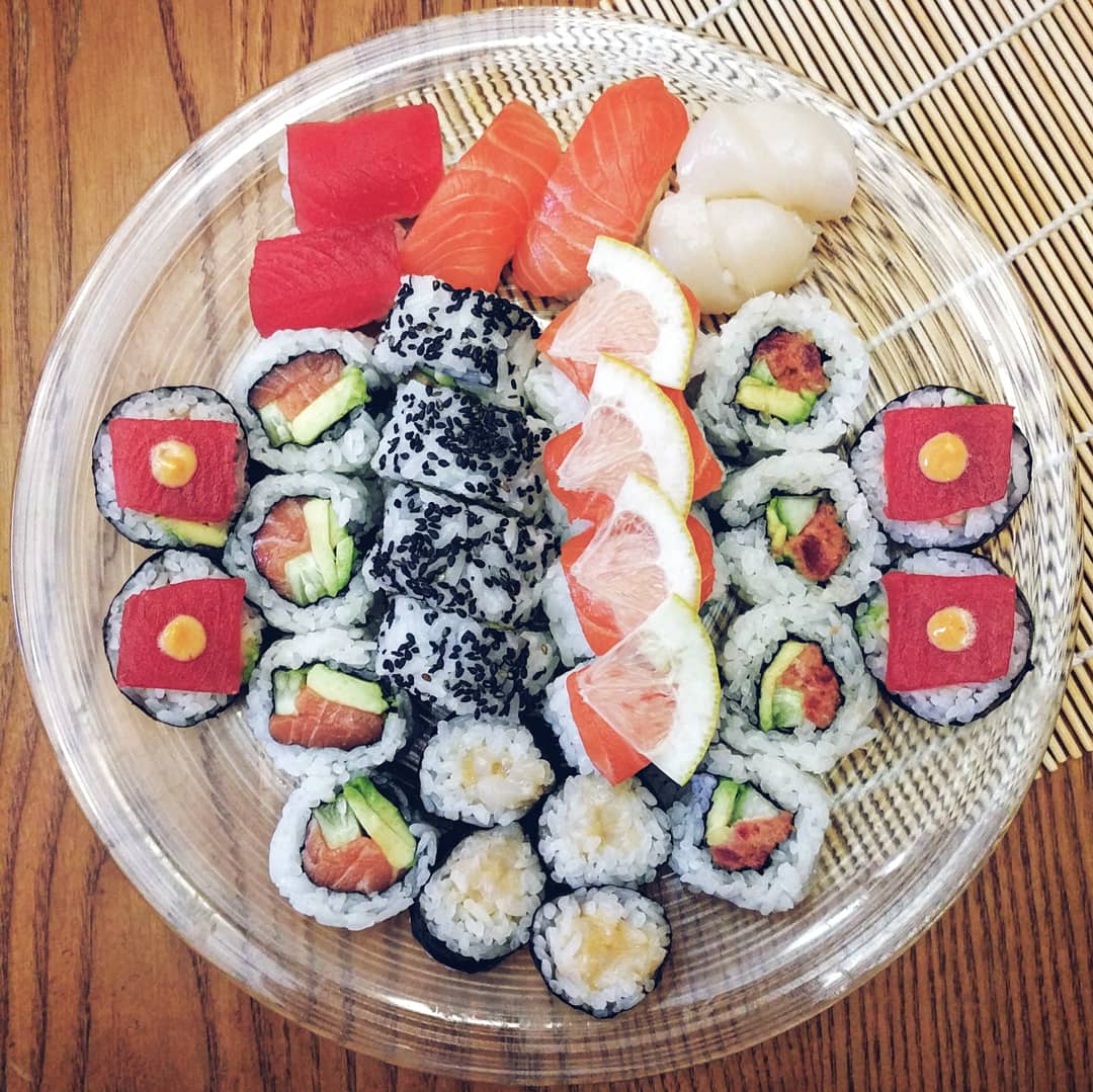 Easily the prettiest plate of sushi I've ever made, very proud of how these came out! r/sushi
