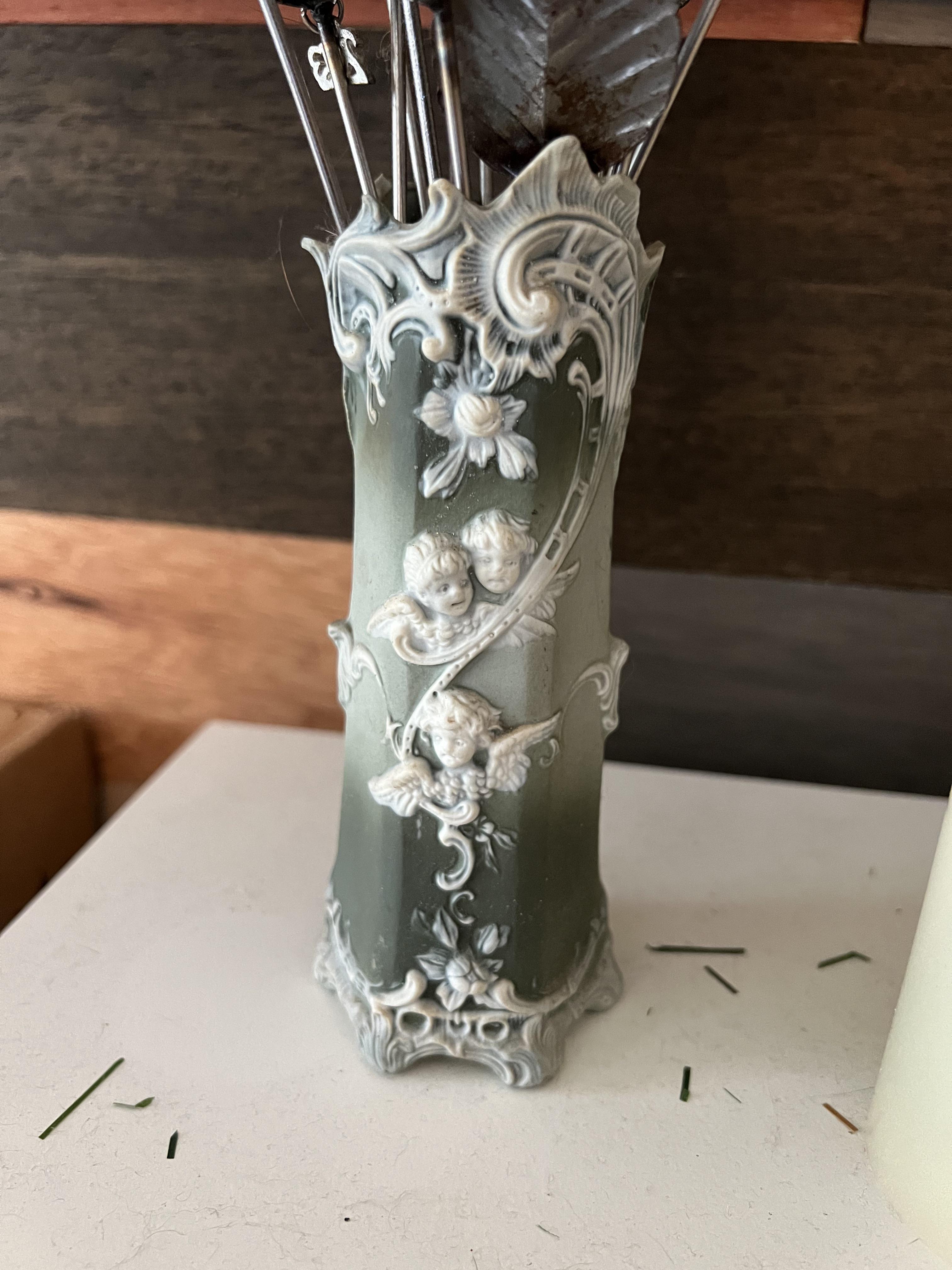 Help me find a similar vase? HelpMeFind