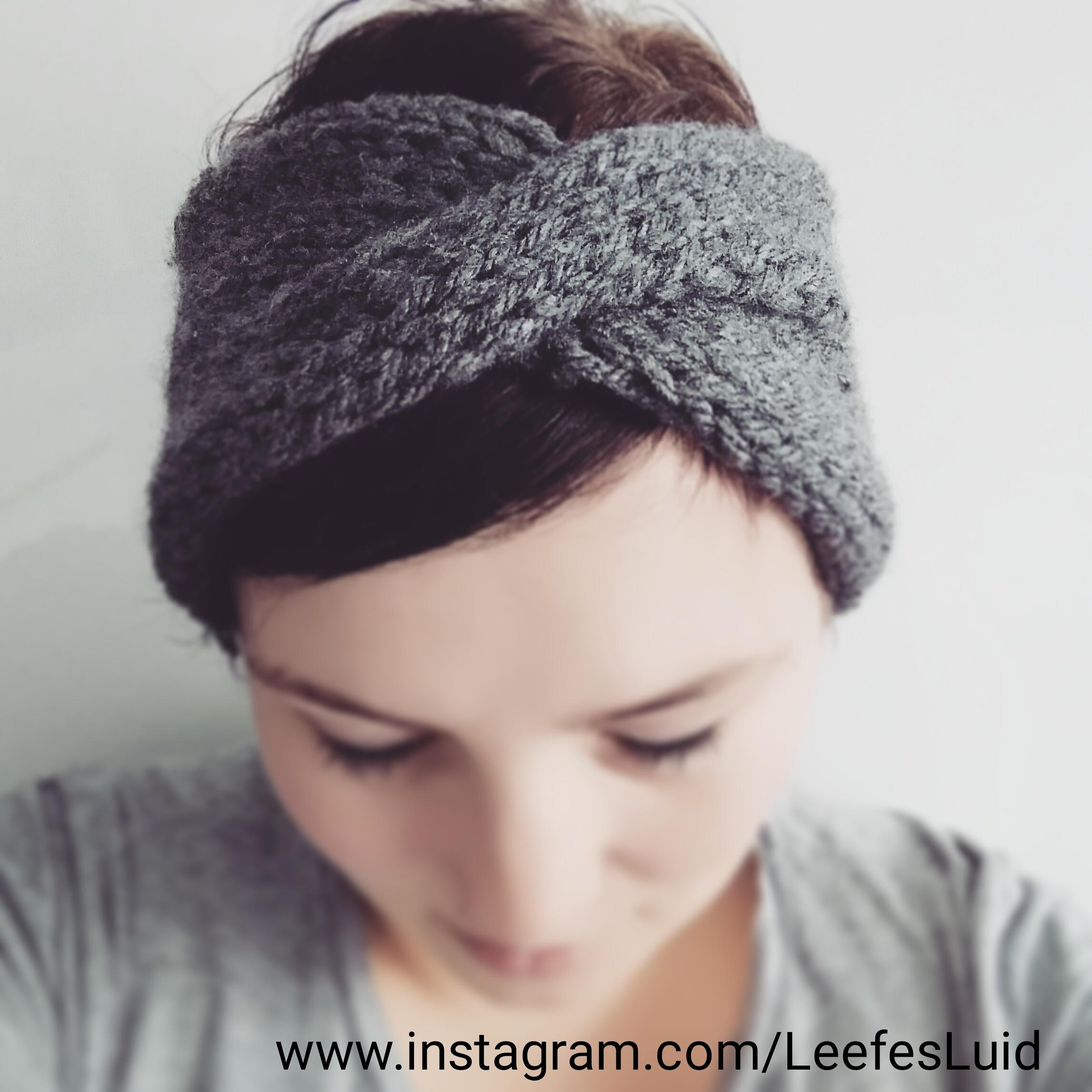 [FO] Simple cable knit headband for autumn walks ) r/knitting