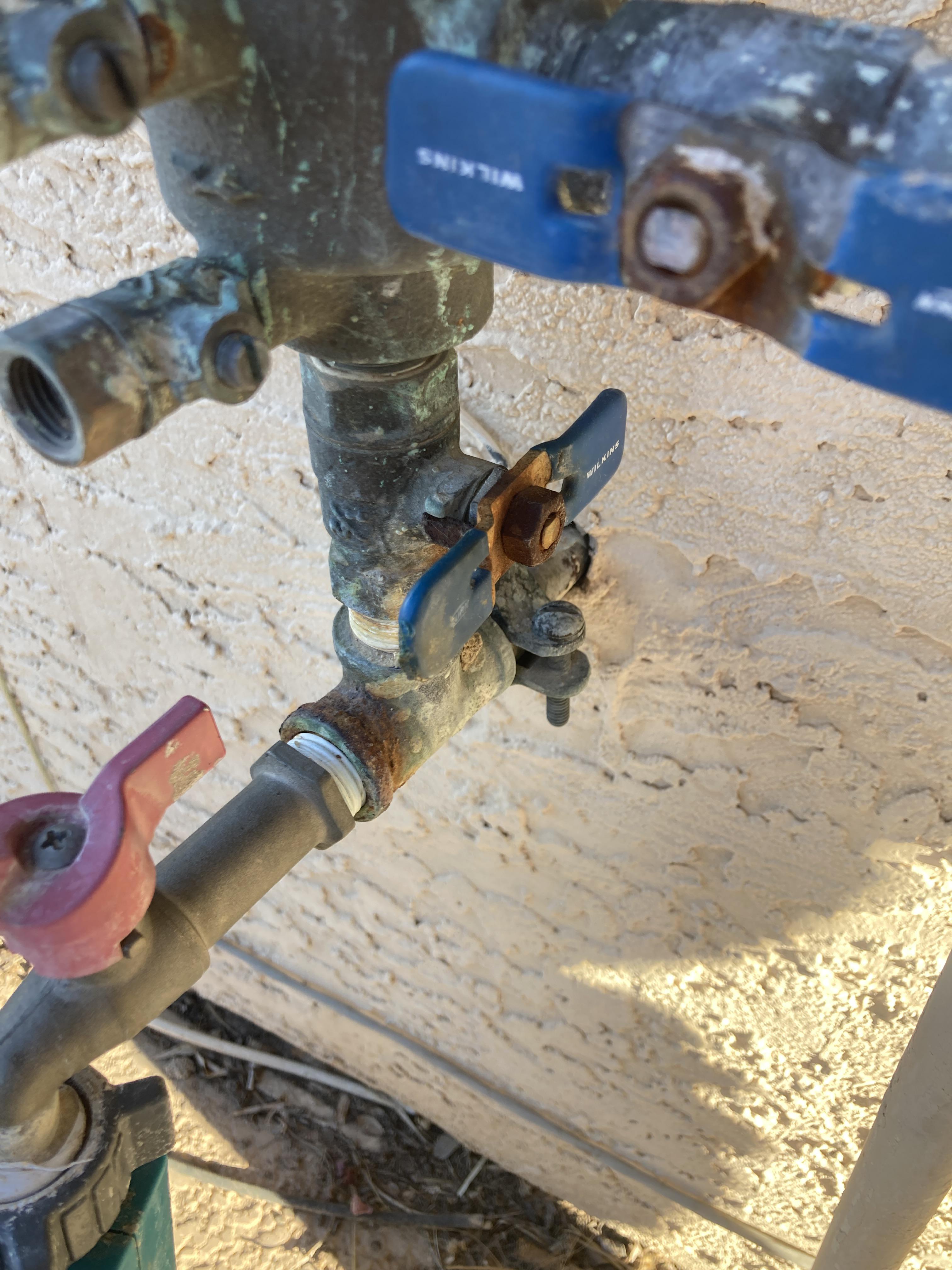 Best way to loosen this closed auto fill valve? r/pools