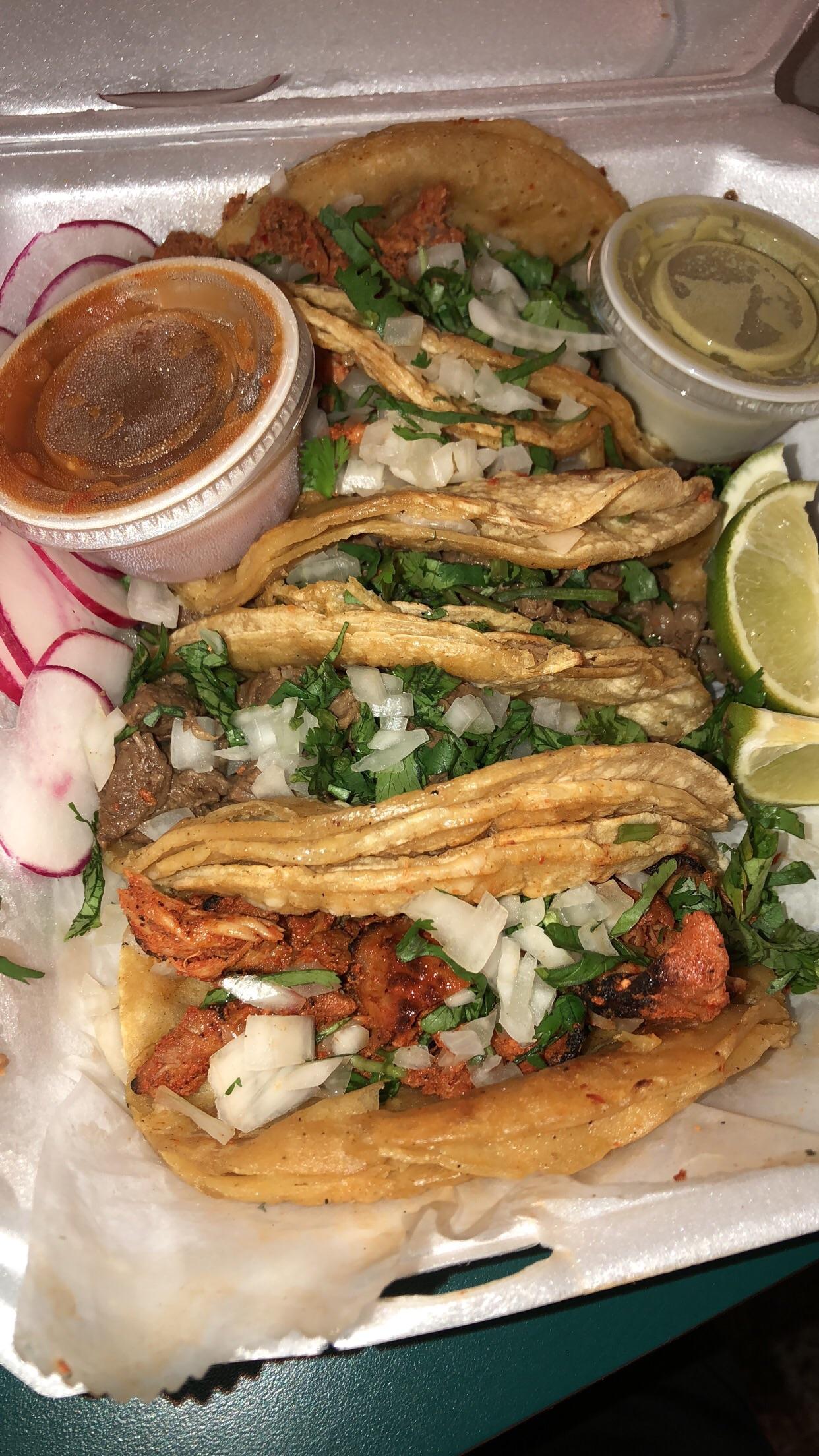 [I Ate] Tacos de asada, al pastor y chorizo r/food