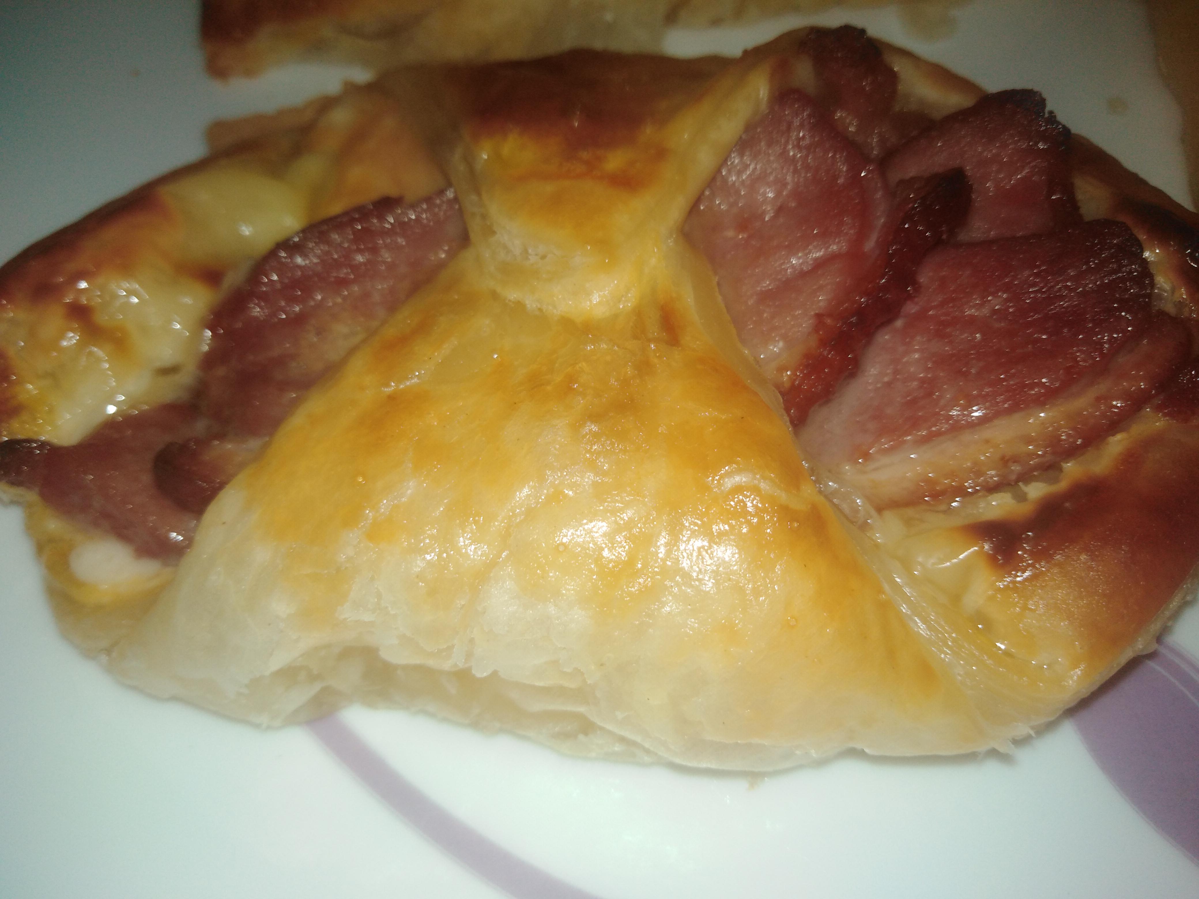 Duck meat cheese puff r/FoodPorn