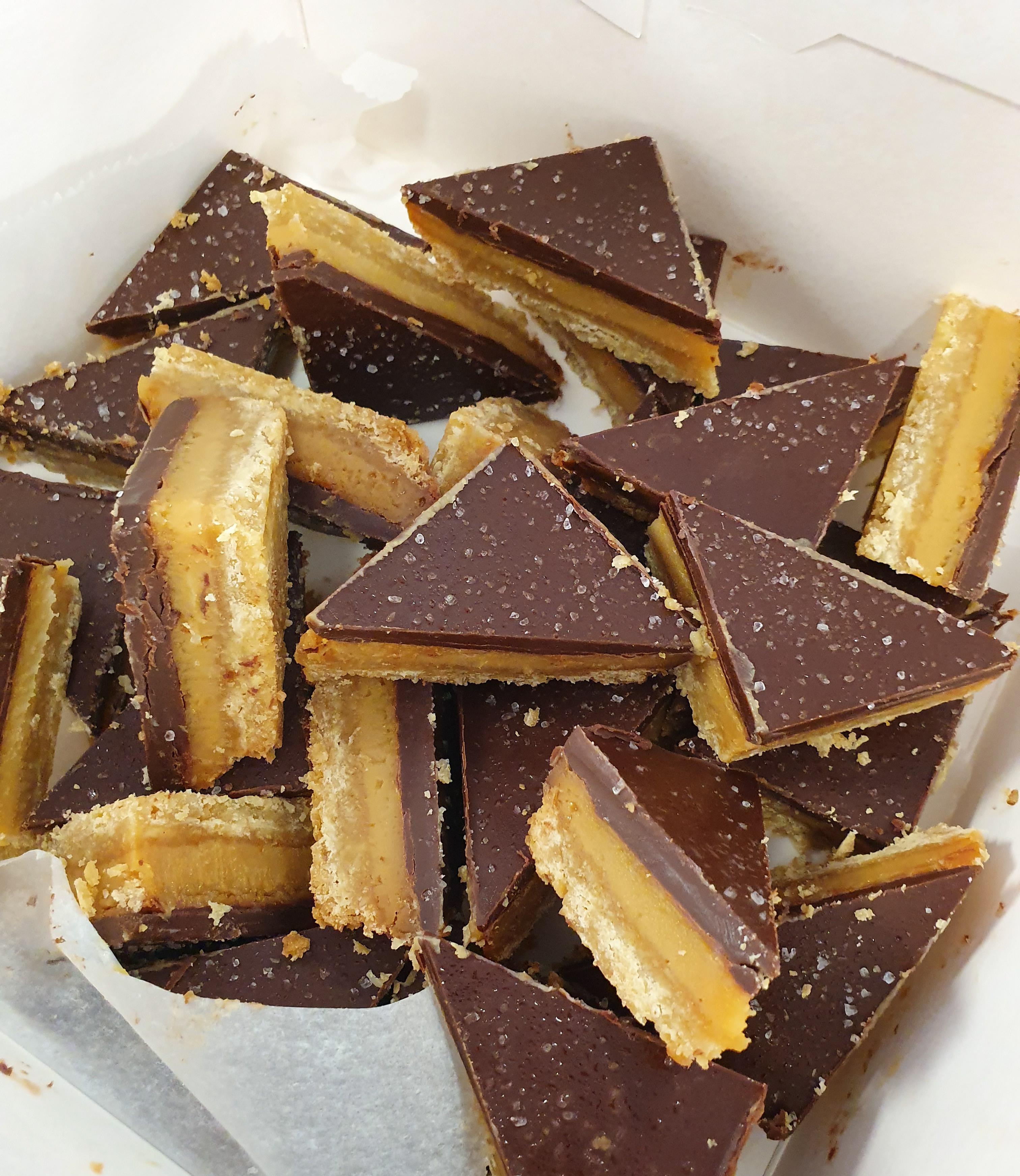 [Homemade] Caramel Slices r/food