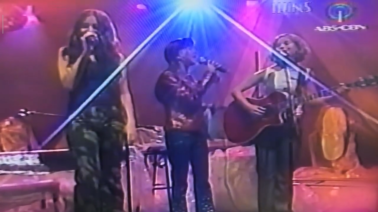 a rare photo of Jolina and M2M singing Pretty Boy in Arriba!,Arriba! in