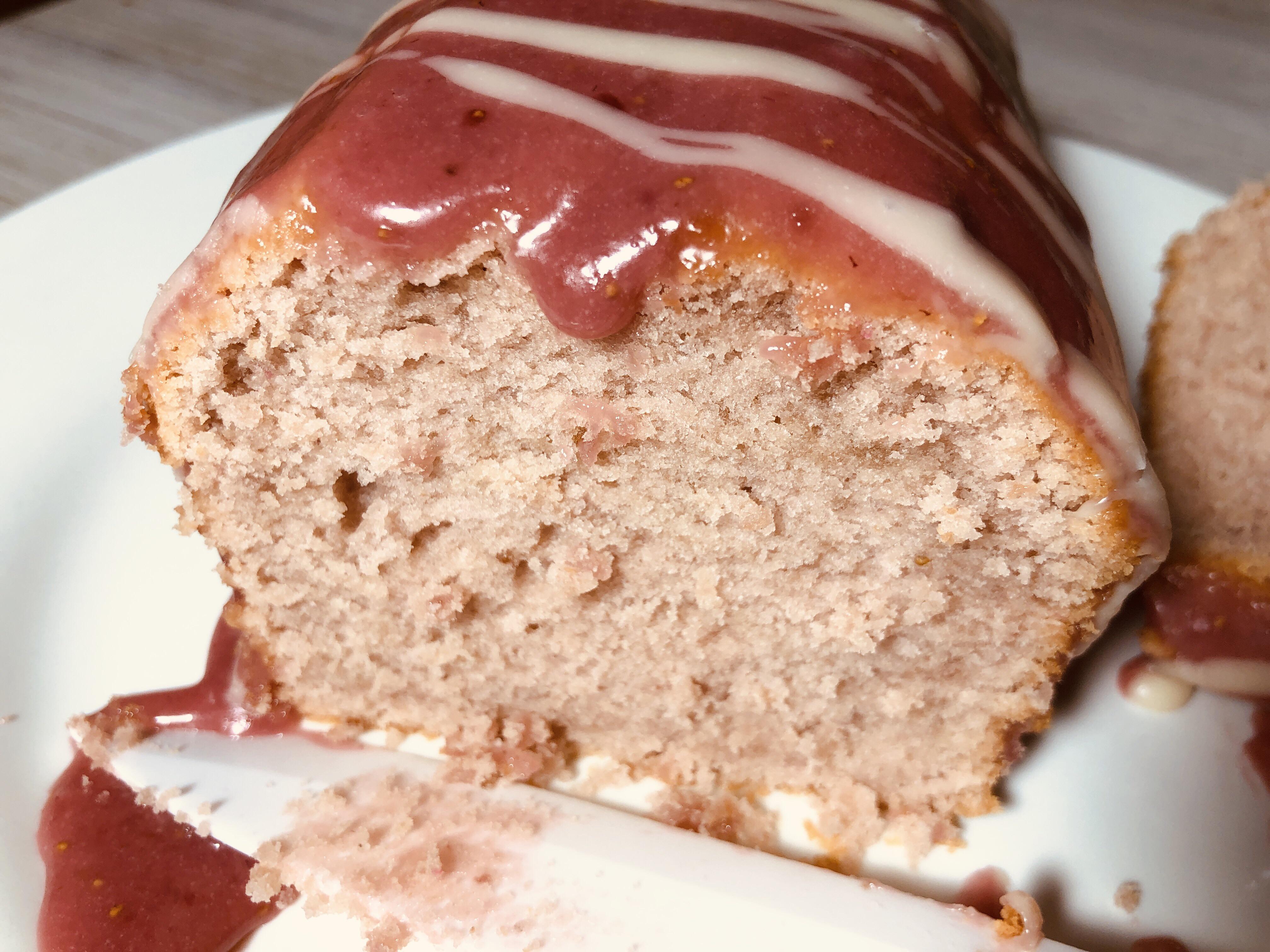 [Homemade] Strawberry&Cream Loaf Cake r/food