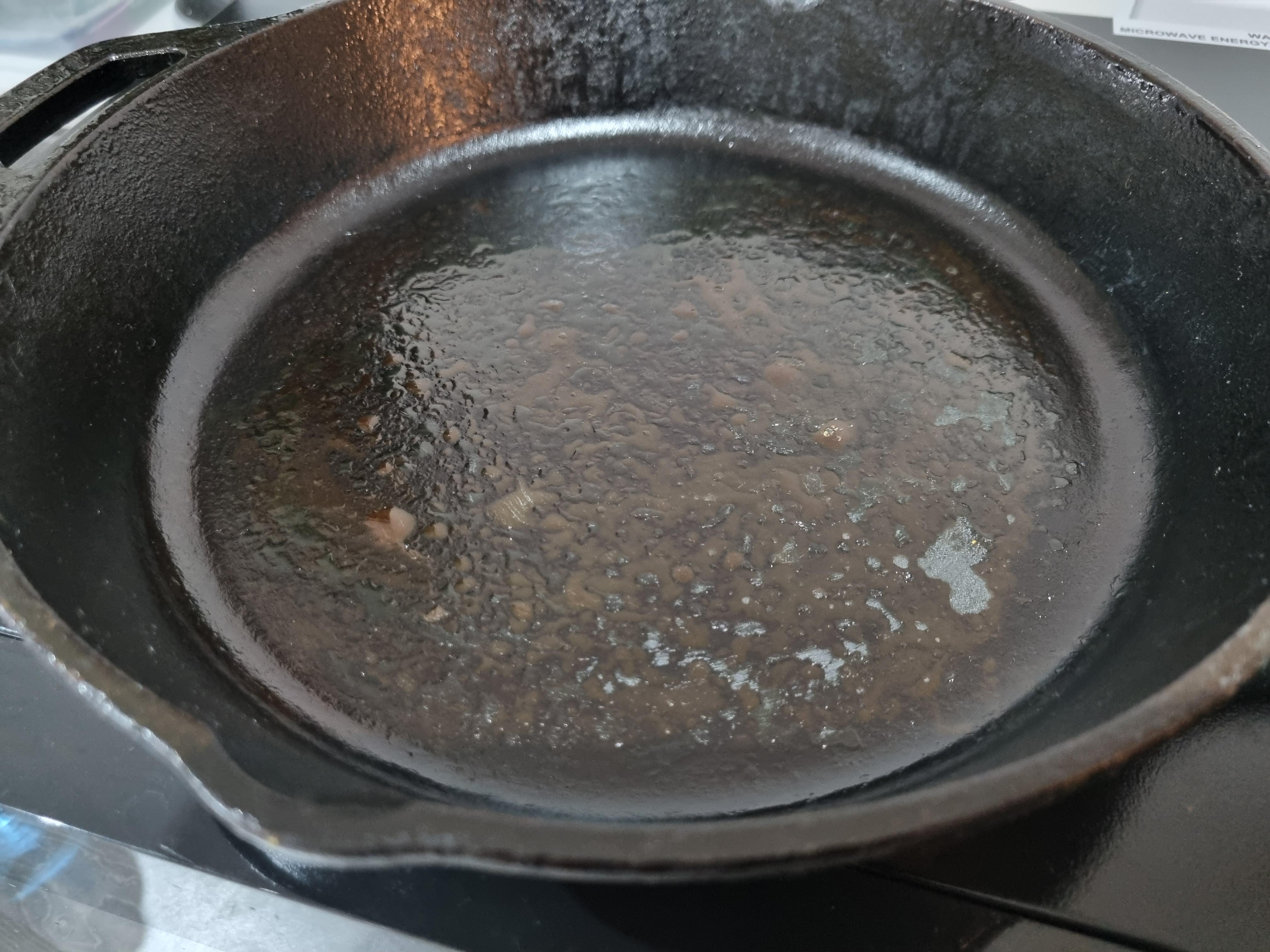 The seasoning on this castiron pan. r/mildlyinfuriating