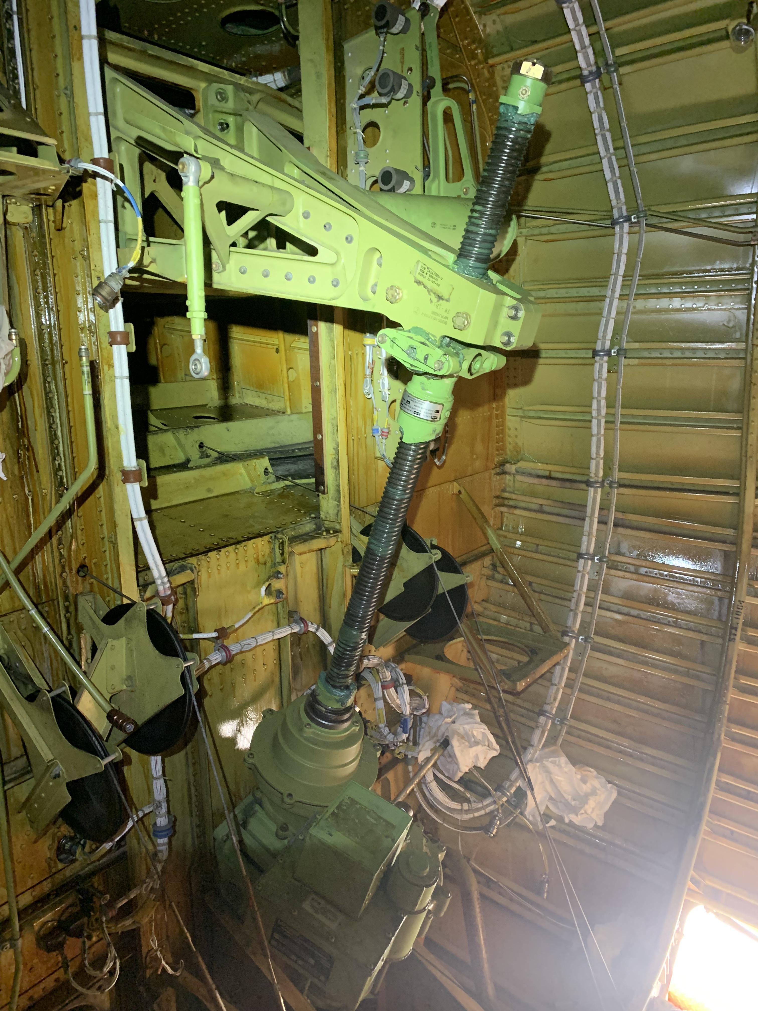 737 Jackscrew before removal r/aviation