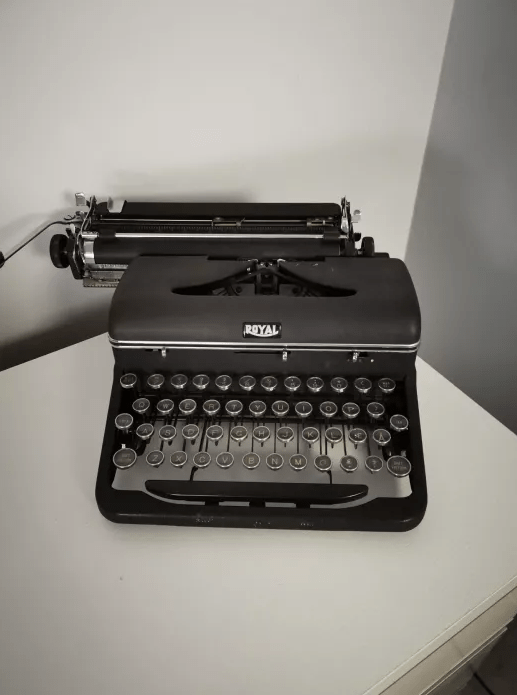 Does anyone know this Royal? I may have a chance to buy it, but I don't