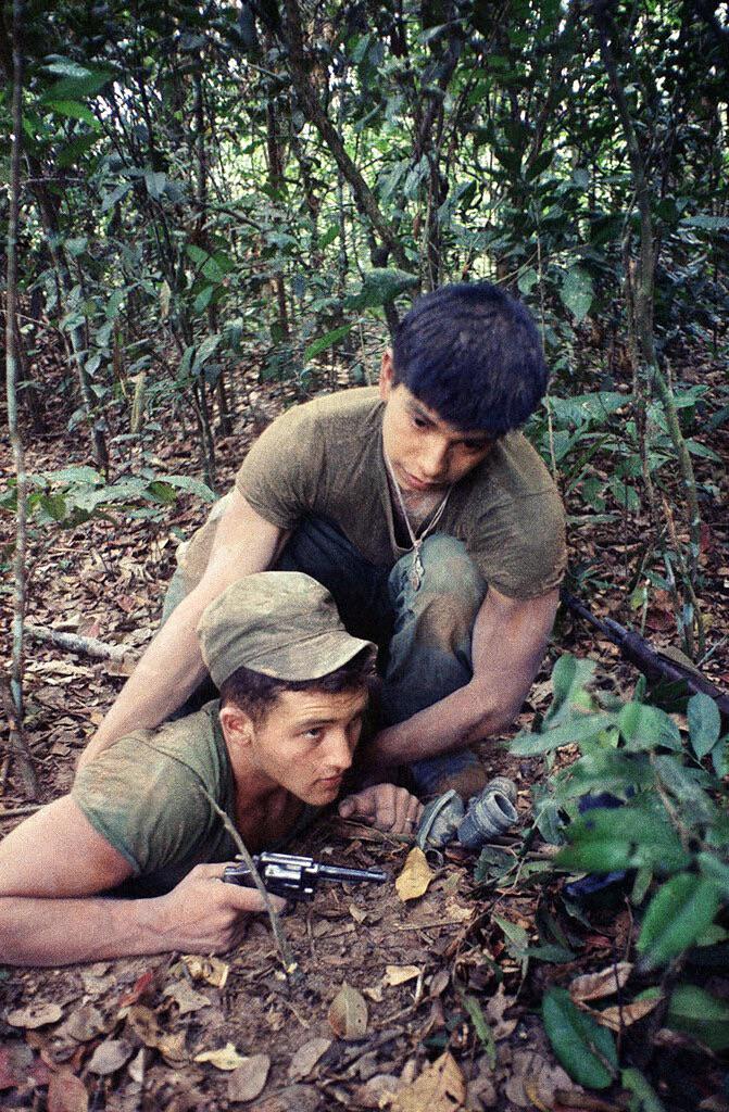 US Military Tunnel Rats in Vietnam 1967 [671x1024) r/MilitaryPorn