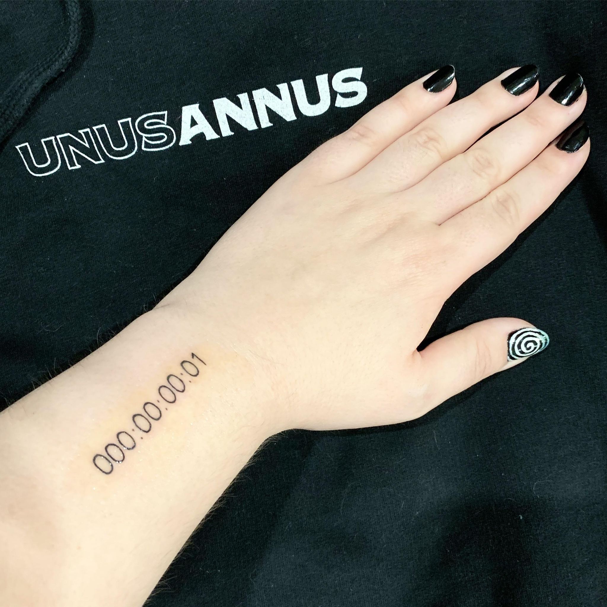 Unus Annus Tattoo / Chica Is Adorable First Tattoo Remember Death Is