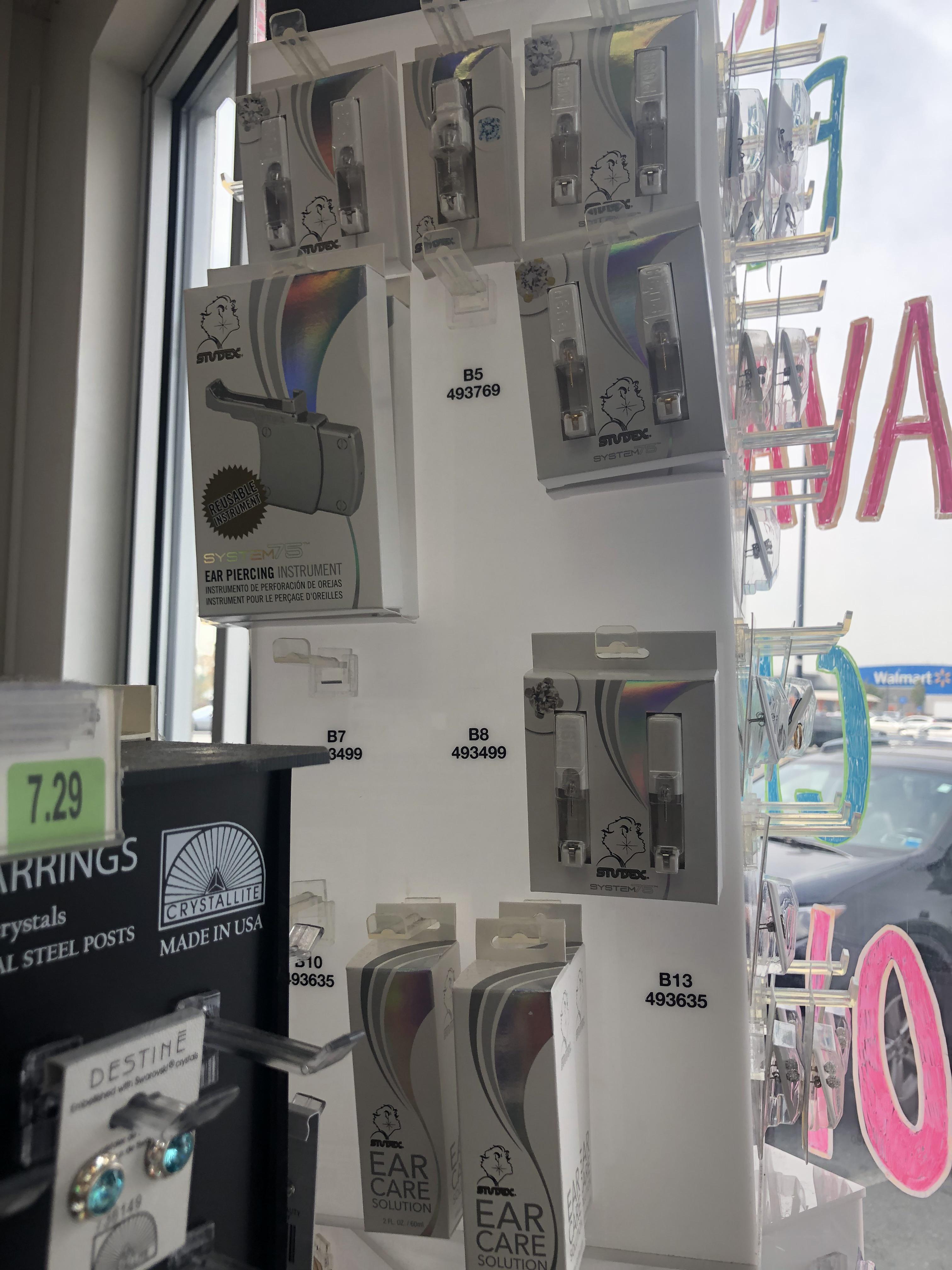 Piercing guns being sold at Sally’s. 🙄🙄 r/piercing