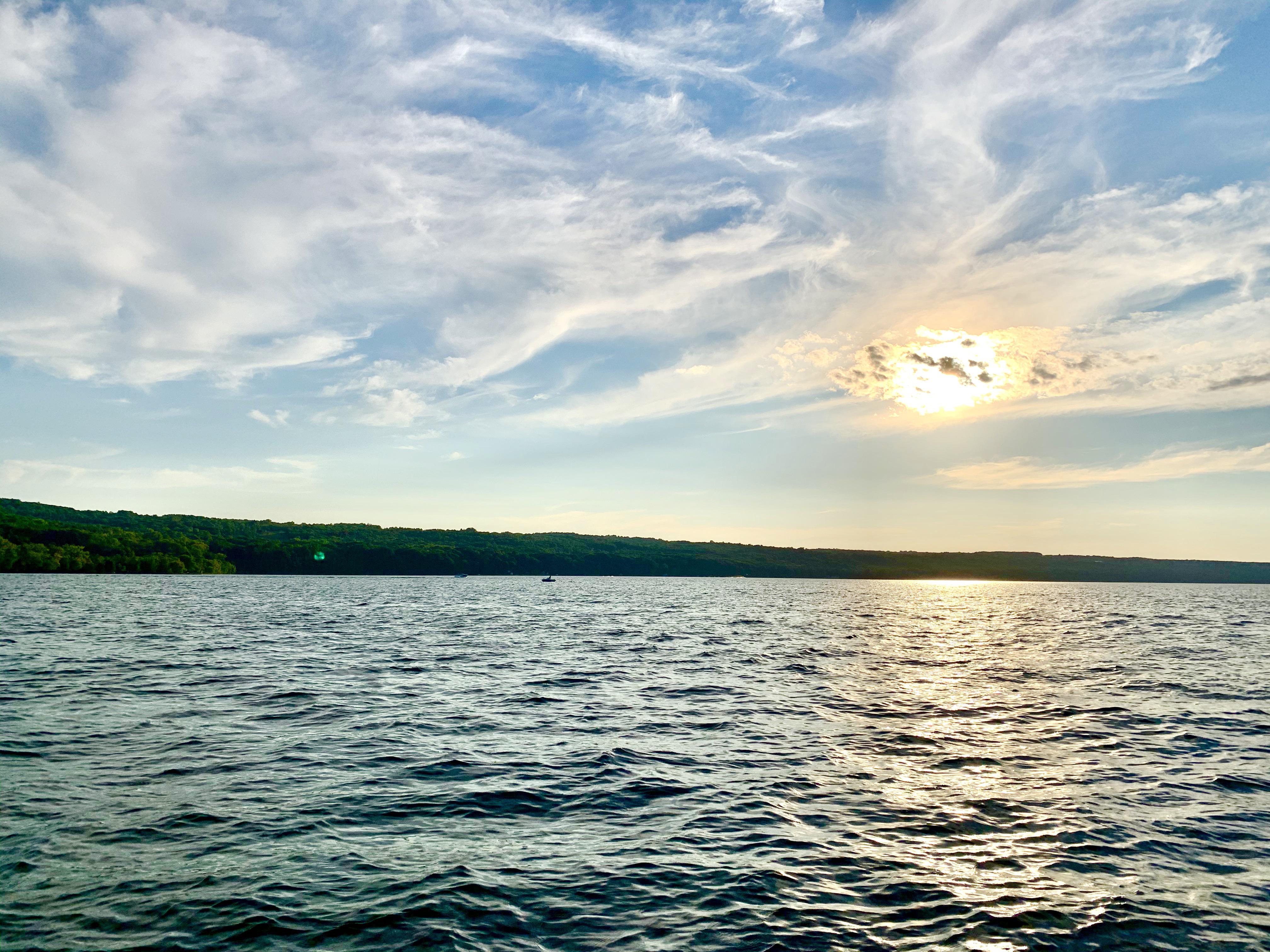 Supernova effect Cayuga Lake, Ithaca NY r/CloudPorn