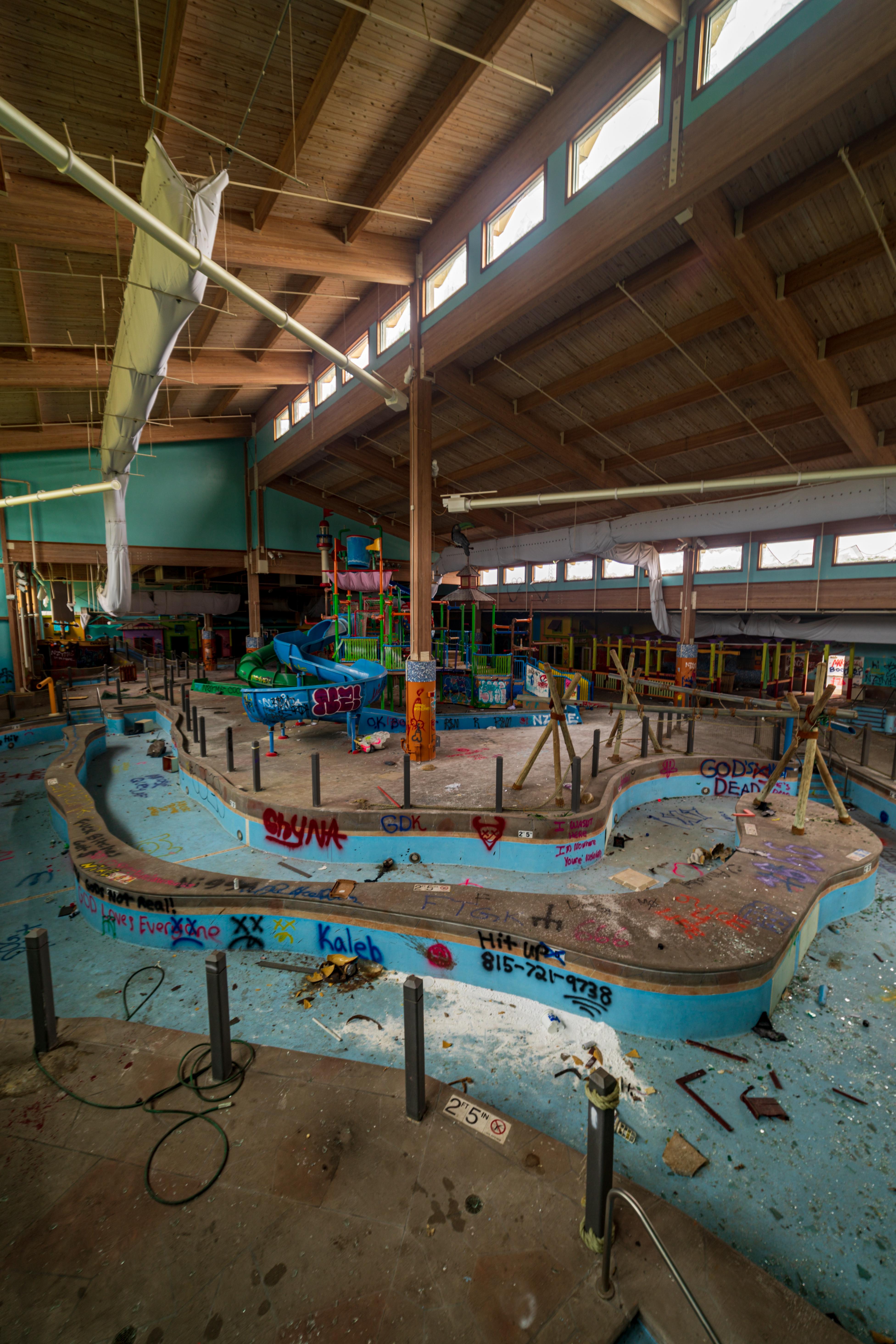 Abandoned water park r/AbandonedPorn