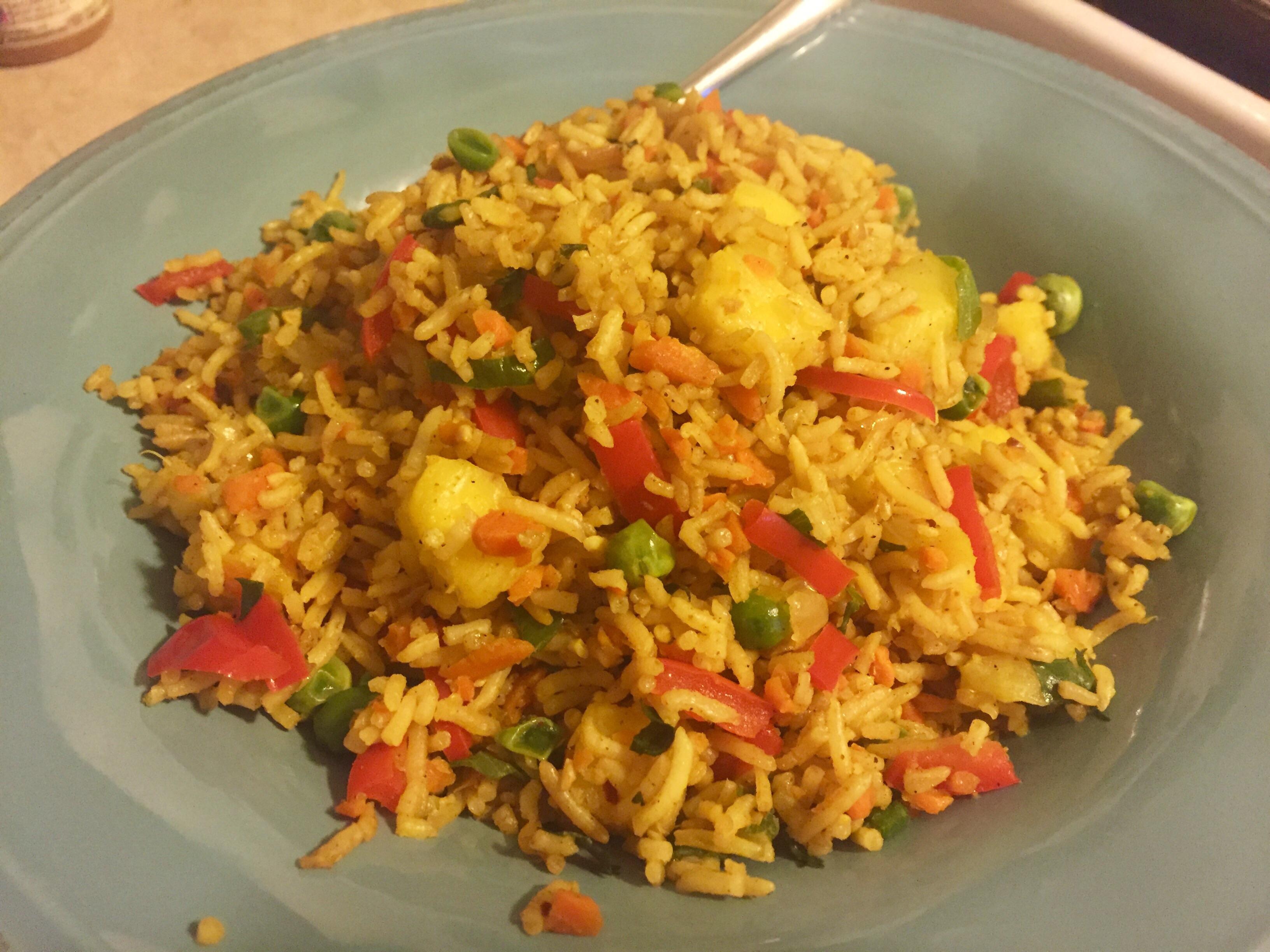 Delicious vegan pineapple fried rice! r/veganrecipes