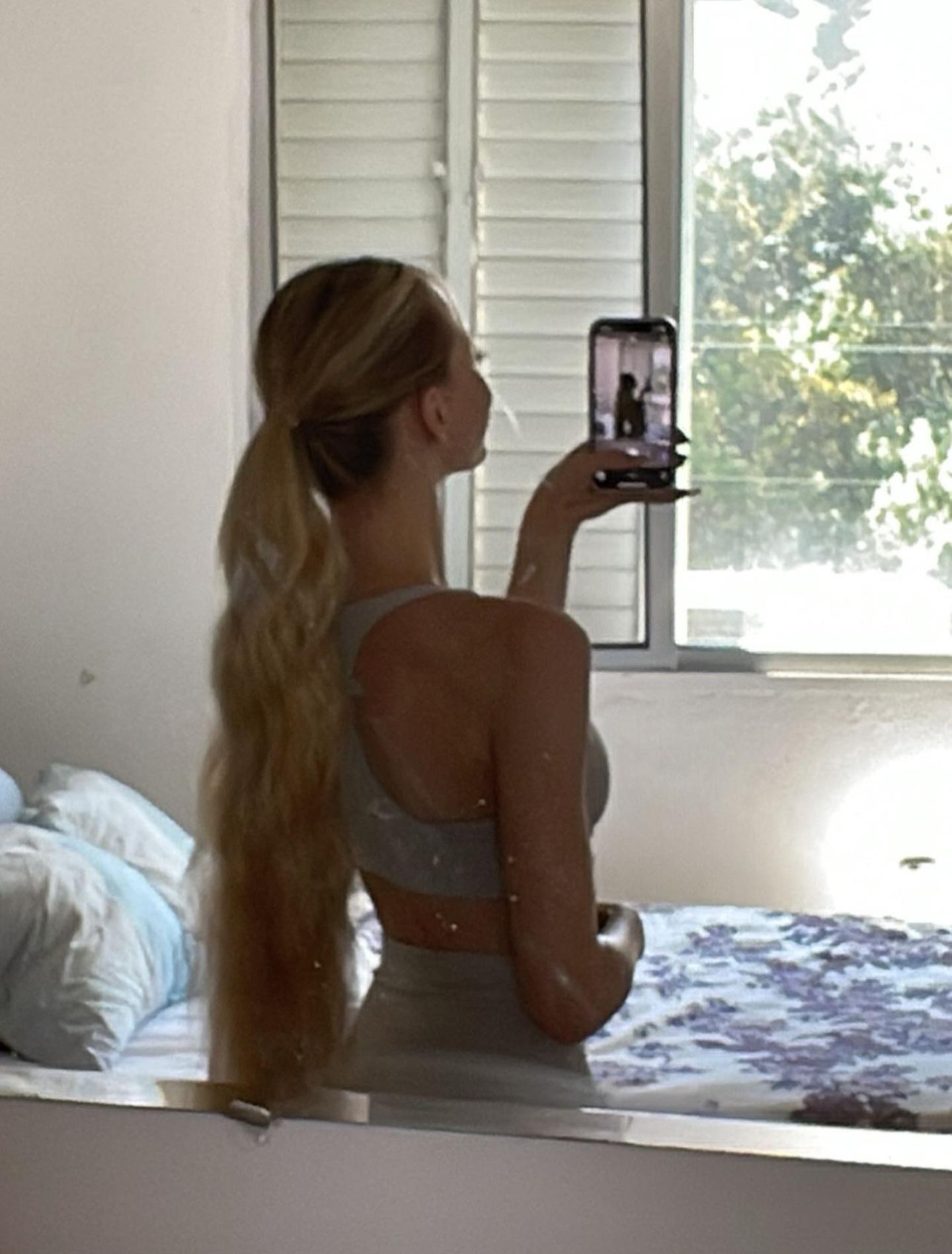 Reverse Selfie SophiaDiamondLegal