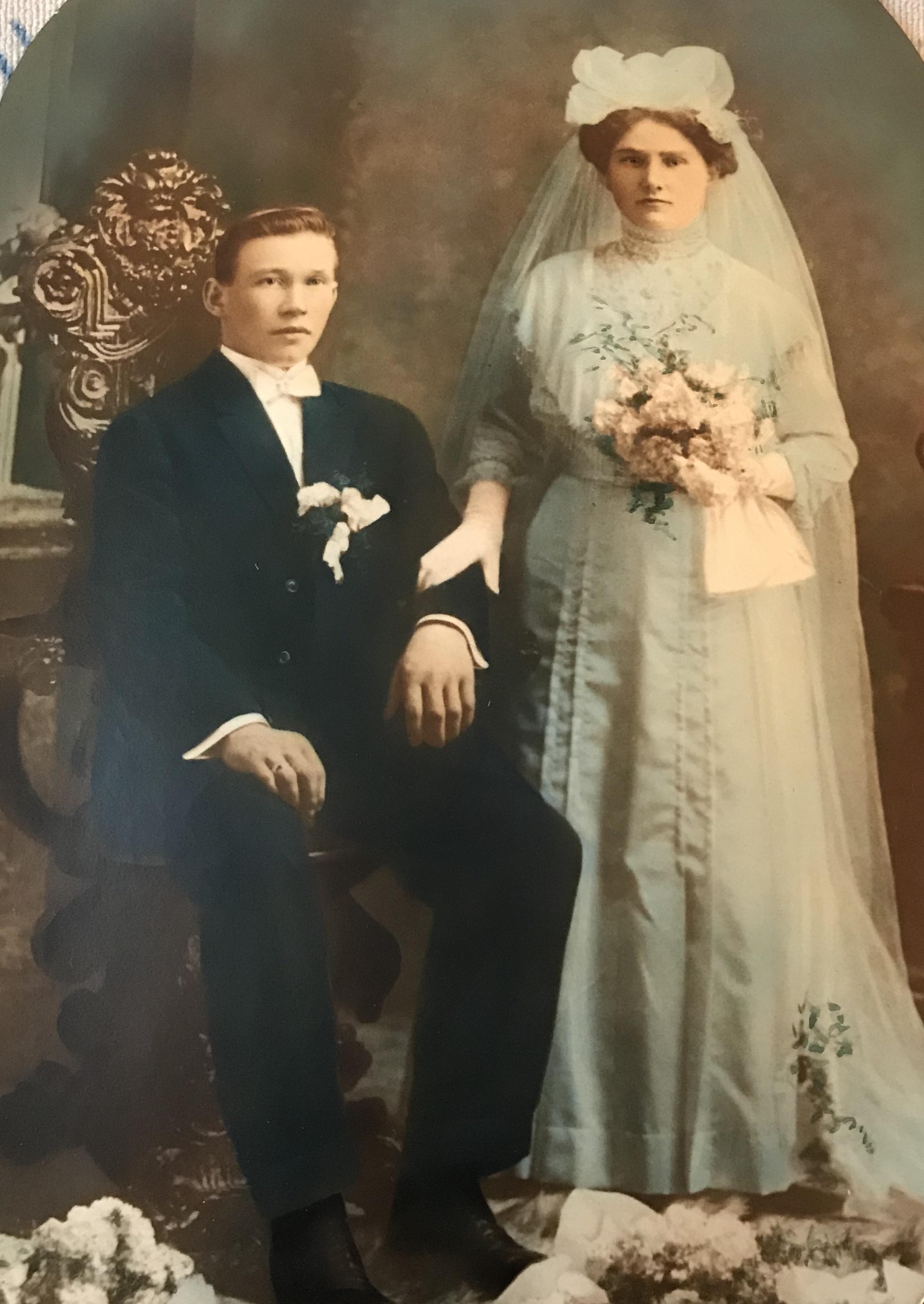 My greatgrandparents on their wedding day, 1910. r/TheWayWeWere