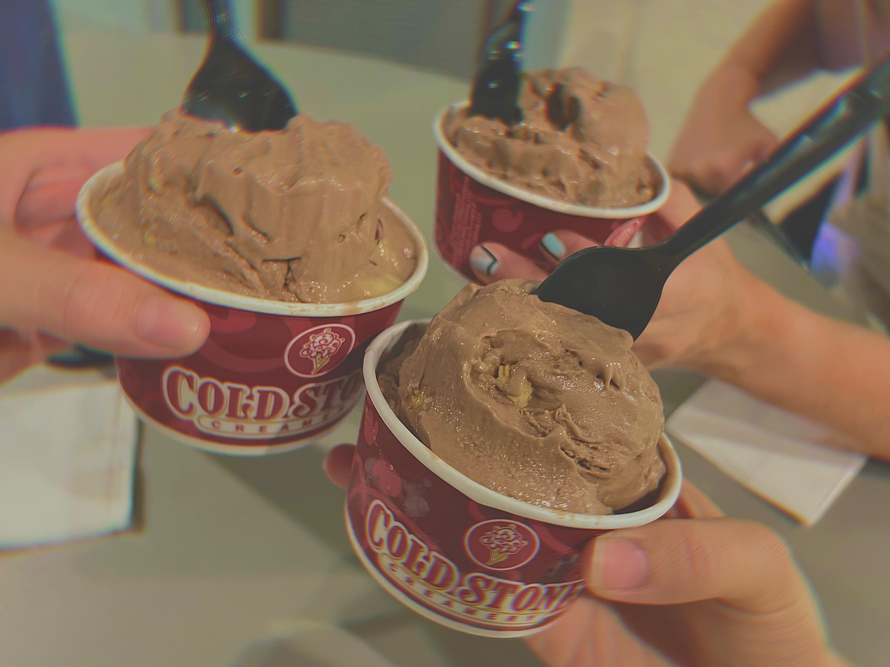 Cold Stone’s new dairyfree ice cream from Silk tastes good af 🍦💚