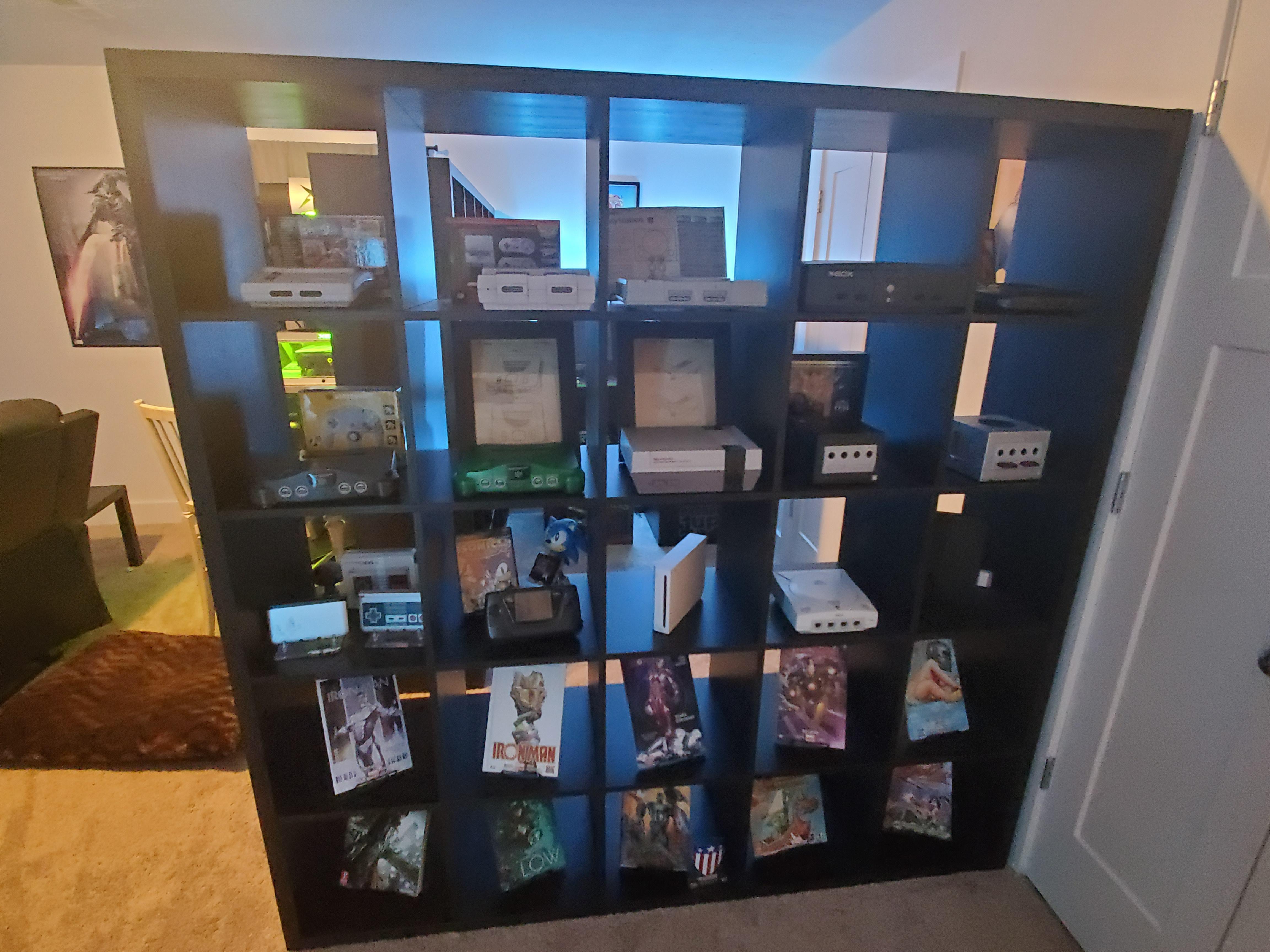 One of the room dividers that create a small arcade at the back of the