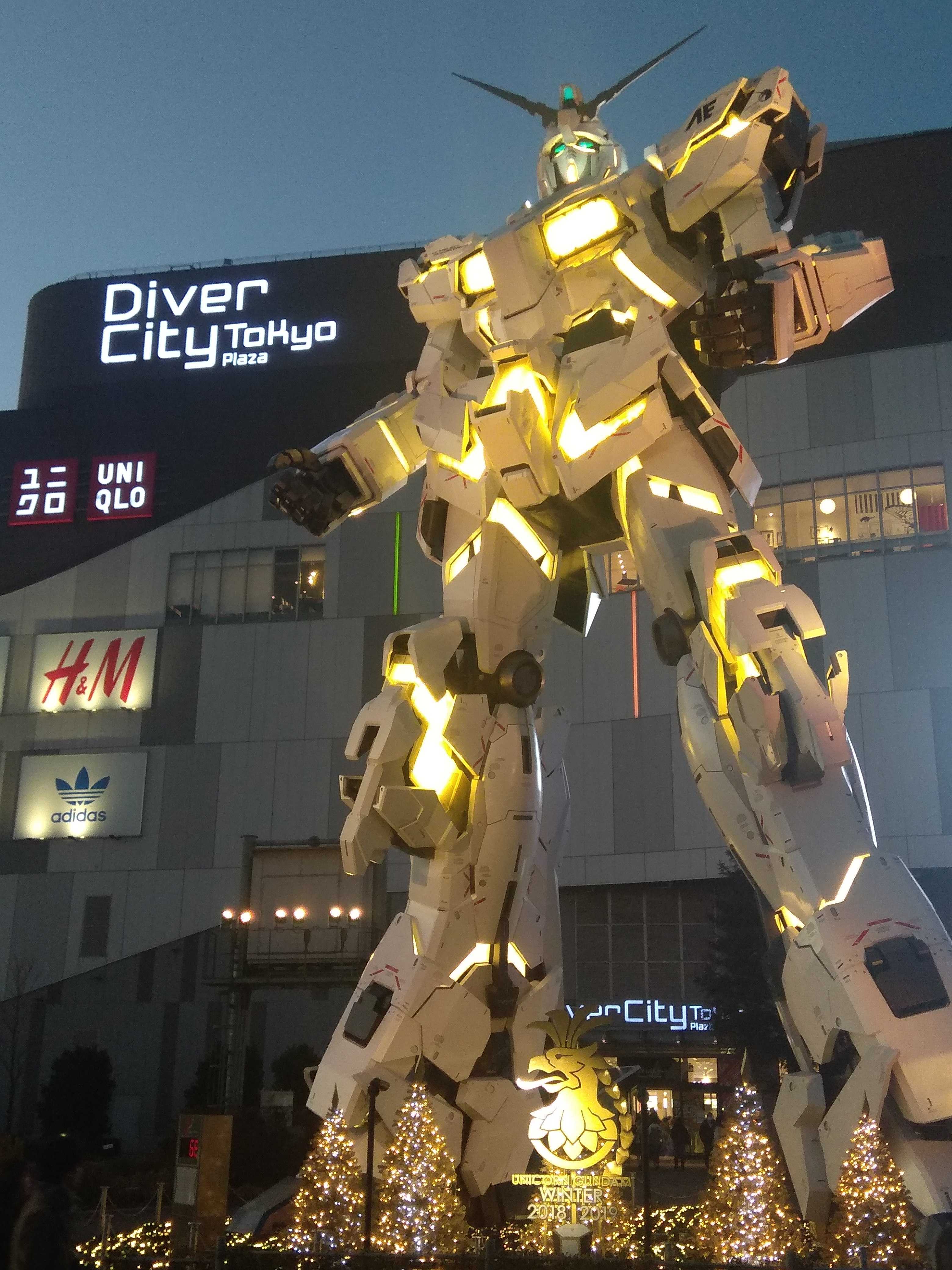 Odaiba, Tokyo with Lifesize Unicorn Gundam r/japanpics