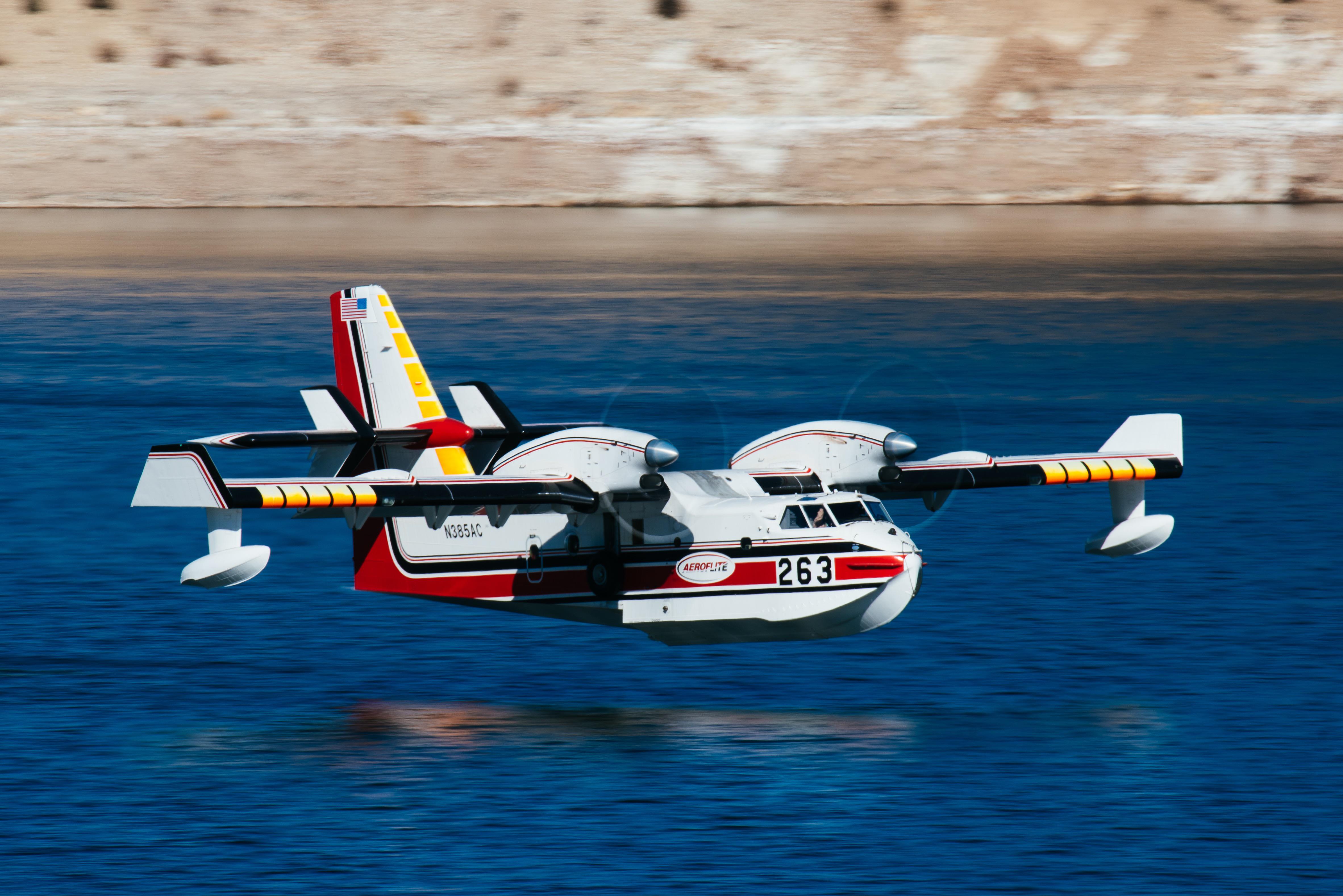 CL415 “Super Scooper” r/aviation