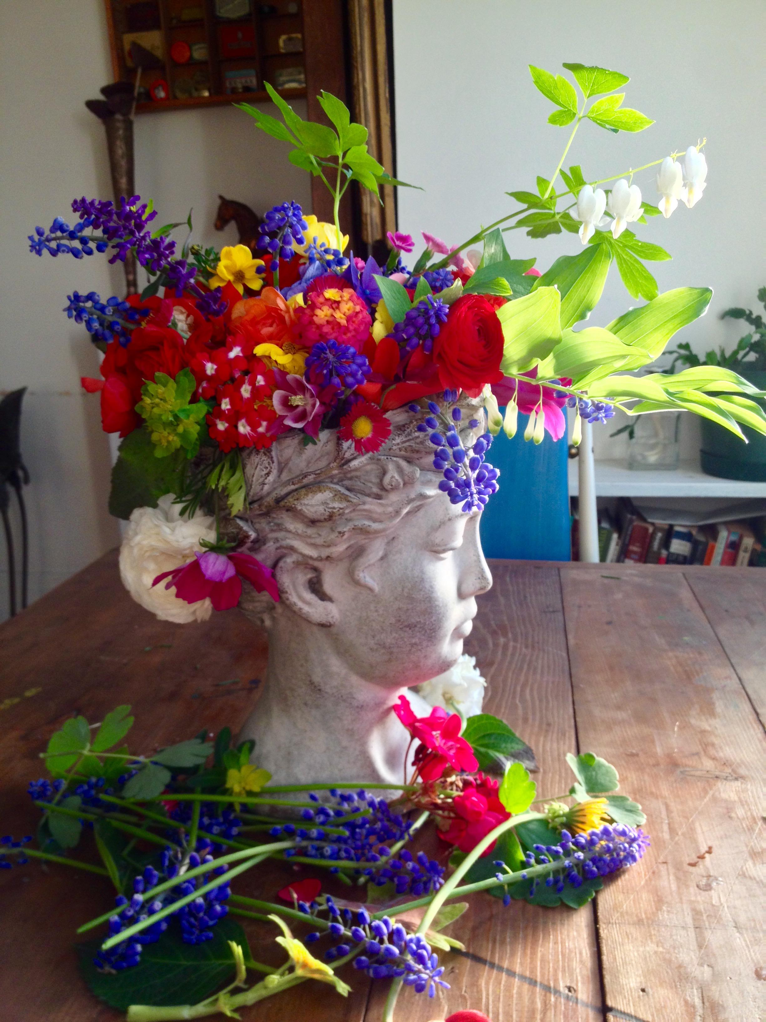 Having so much fun with homegrown flower arranging this season! This