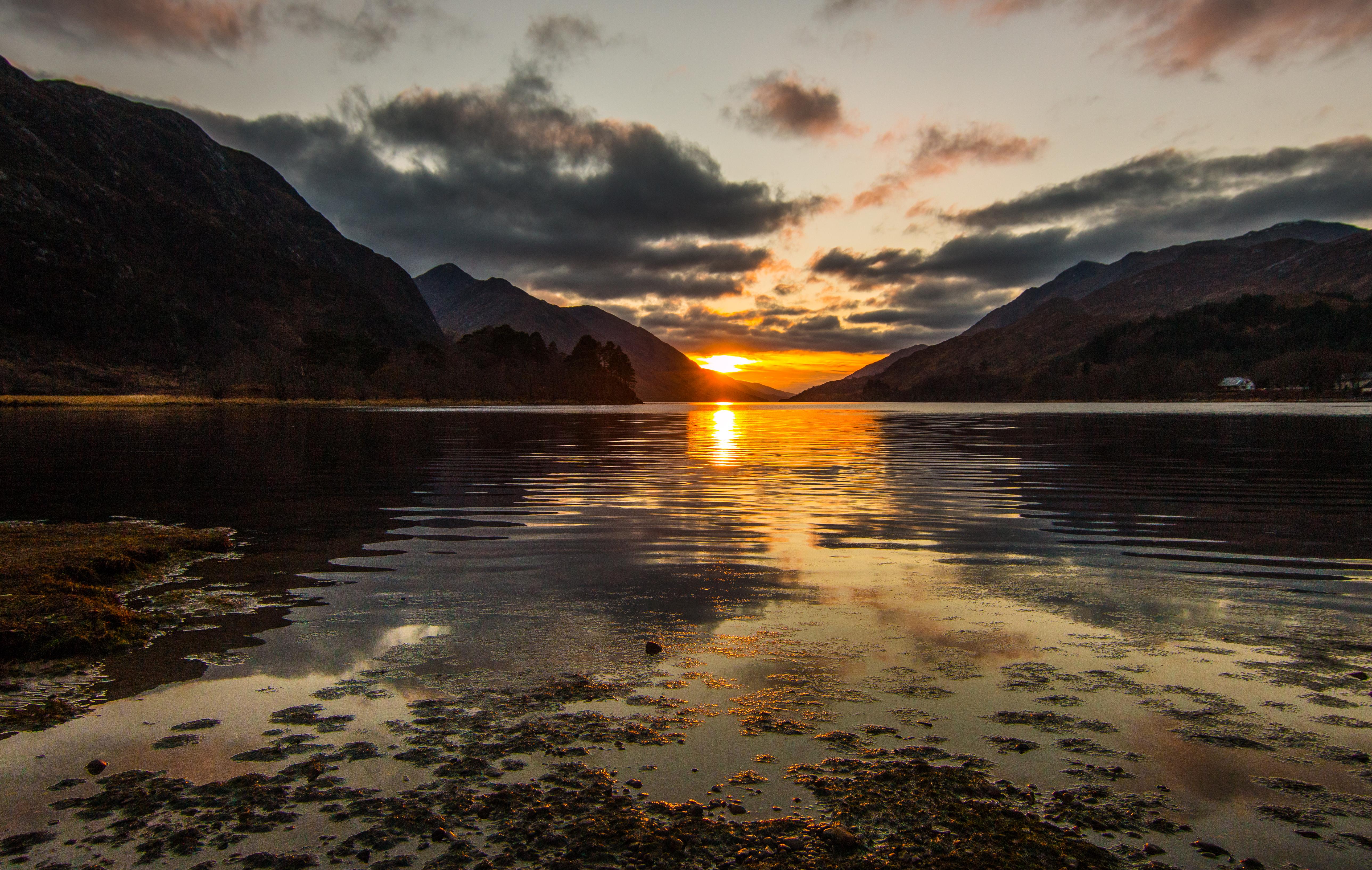 Expose Nature Golden sunset over Loch Schiel in the Scottish Highlands