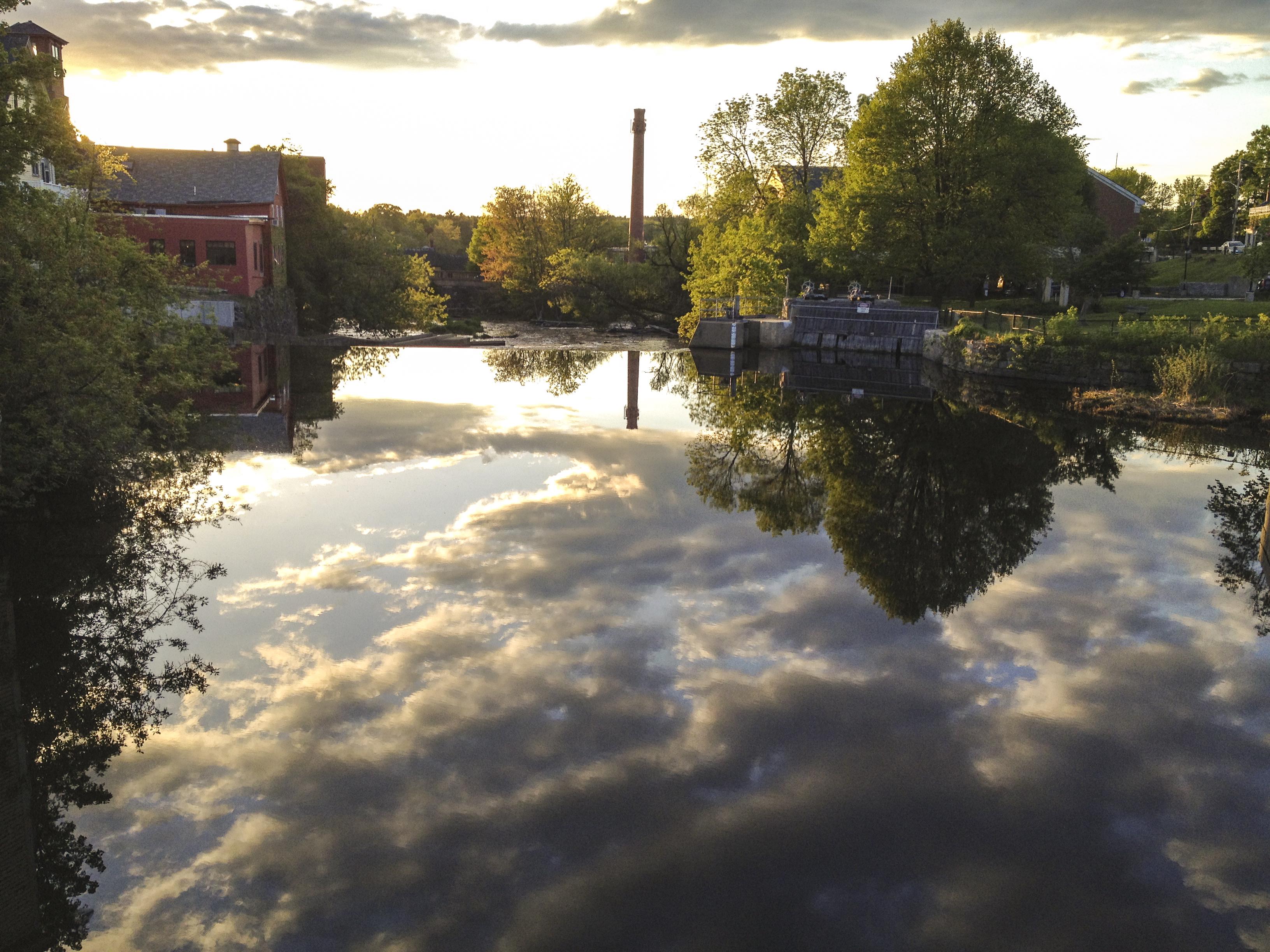 Exeter, NH, a perfectly still lake reflection r/SkyPorn