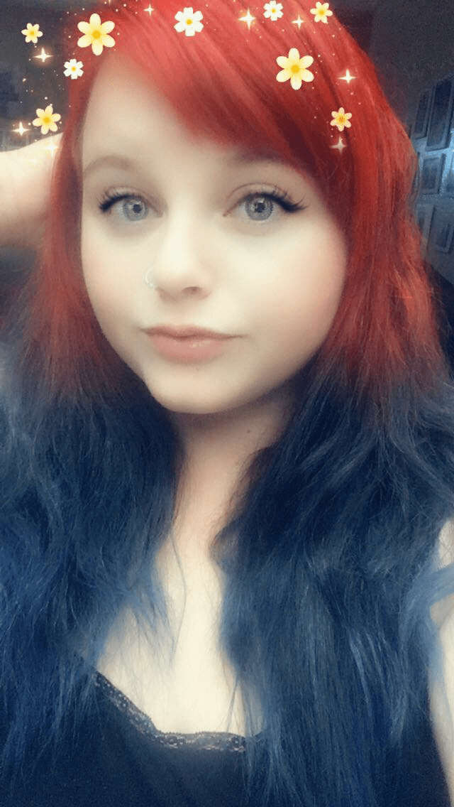 Red and blue hair. I’m in love with it. Ladies with crazy colors...how