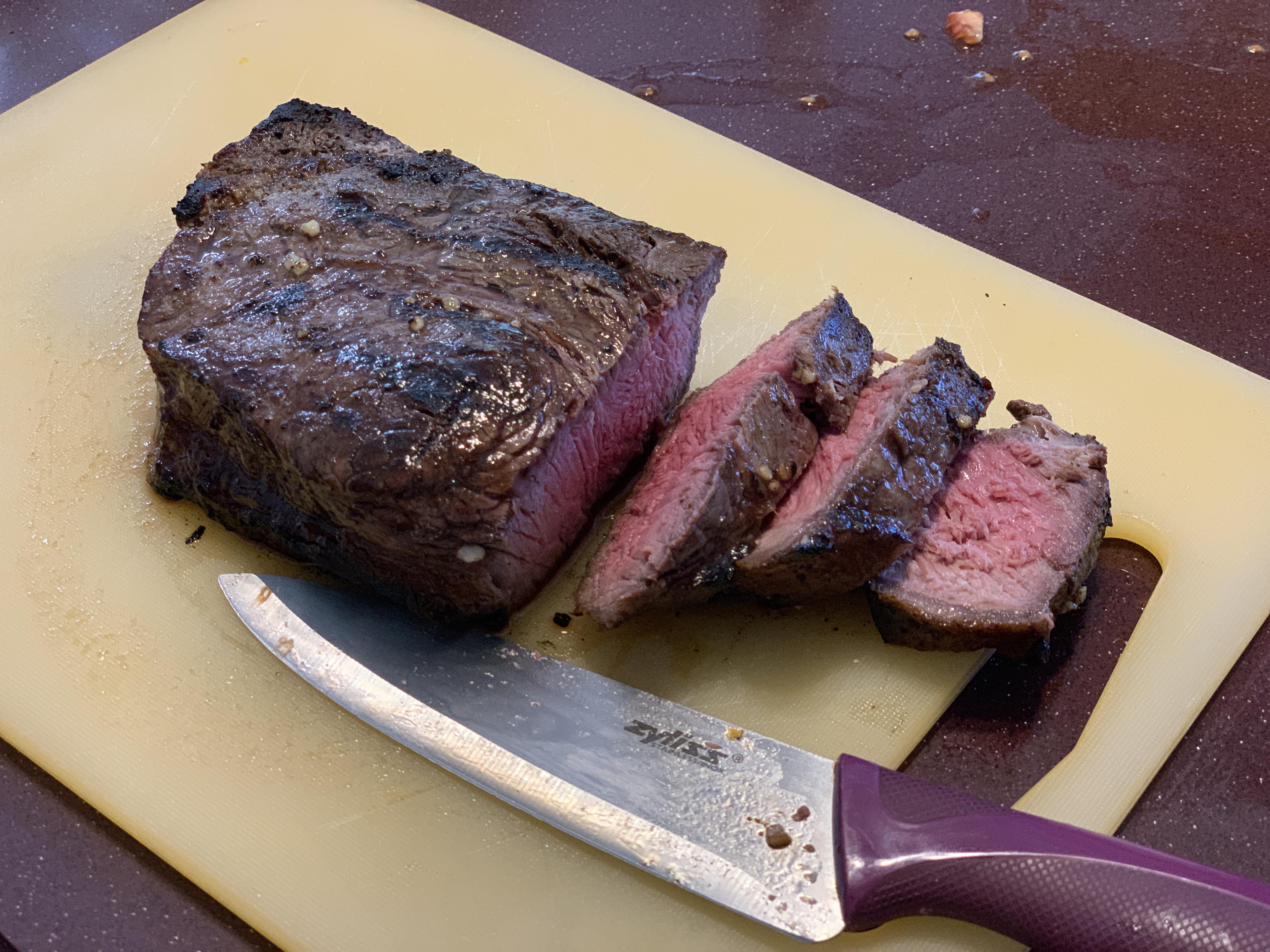 Reverse sear on the grill tonight. One of my best! r/steak
