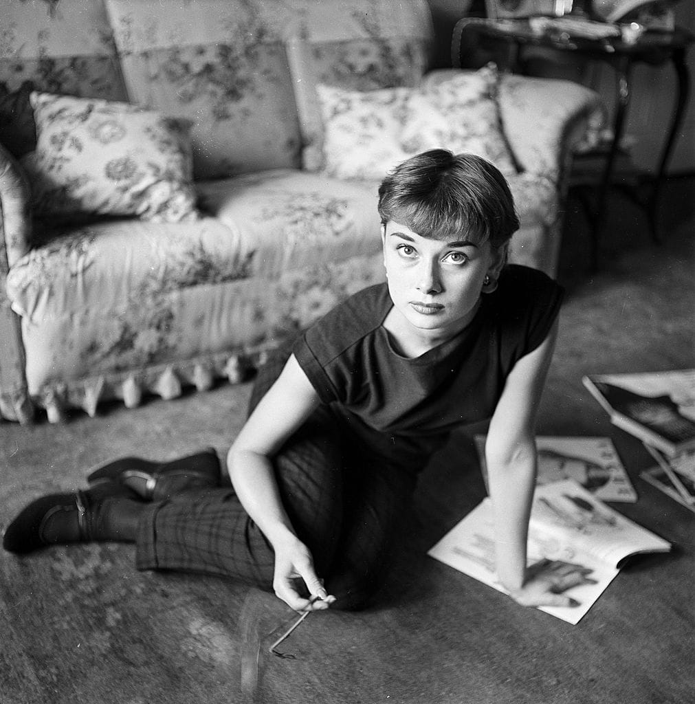 Audrey Hepburn at her Mayfair Apartment, London. 1951. r/OldSchoolCool
