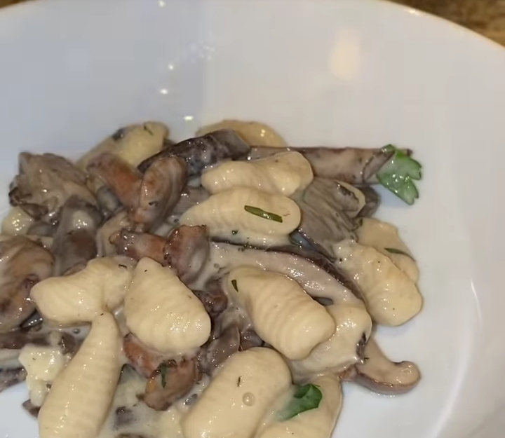 Cavatelli Wild Mushroom Truffle Cream Sauce r/FoodPorn