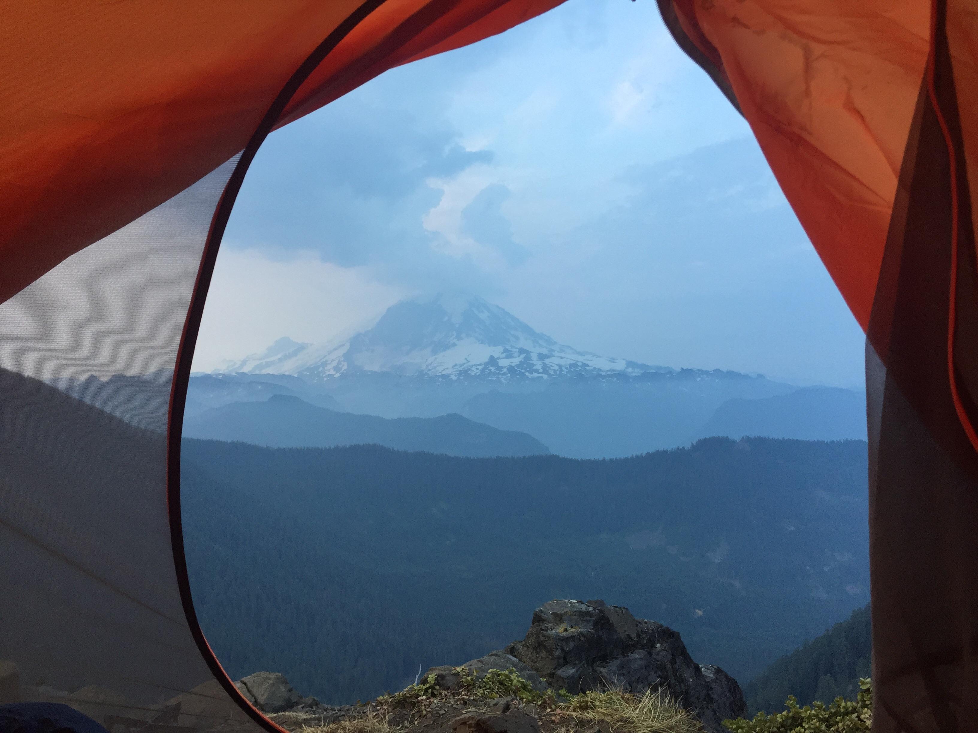 Waking up to mount rainier r/camping