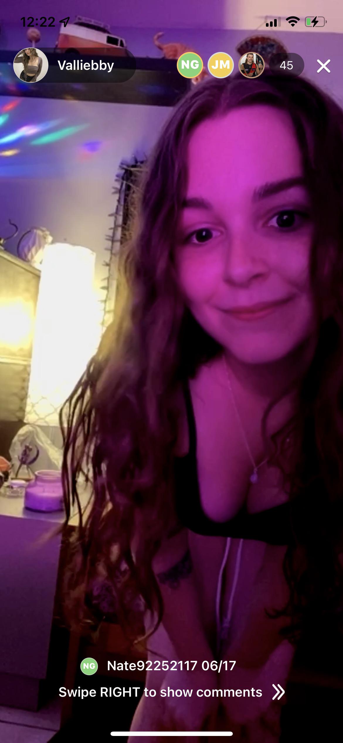 Live now on clapper name in pic : tiktoknsfw