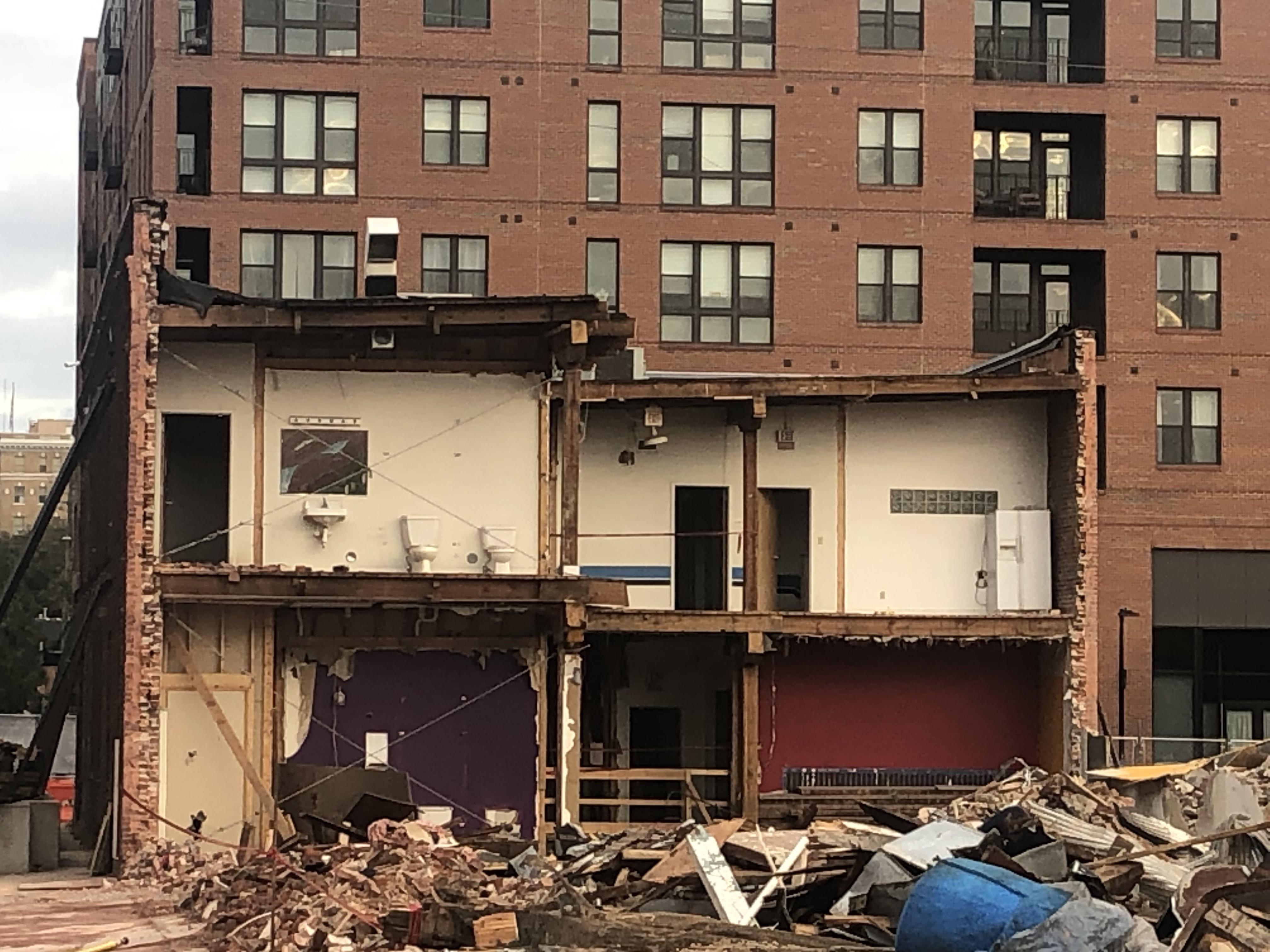 1 bed, 1 bath for rent in Raleigh. 3000 per month. No low balls, I