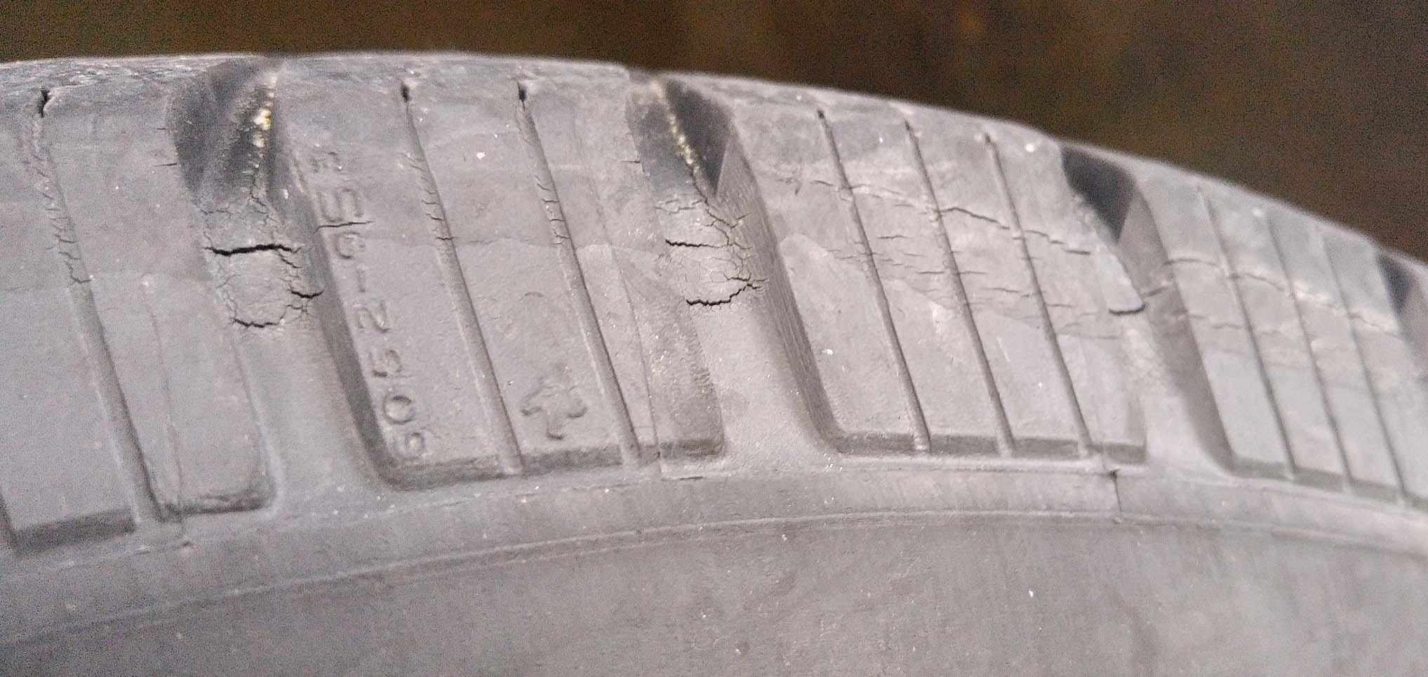 Should these tires be replaced? r/Cartalk
