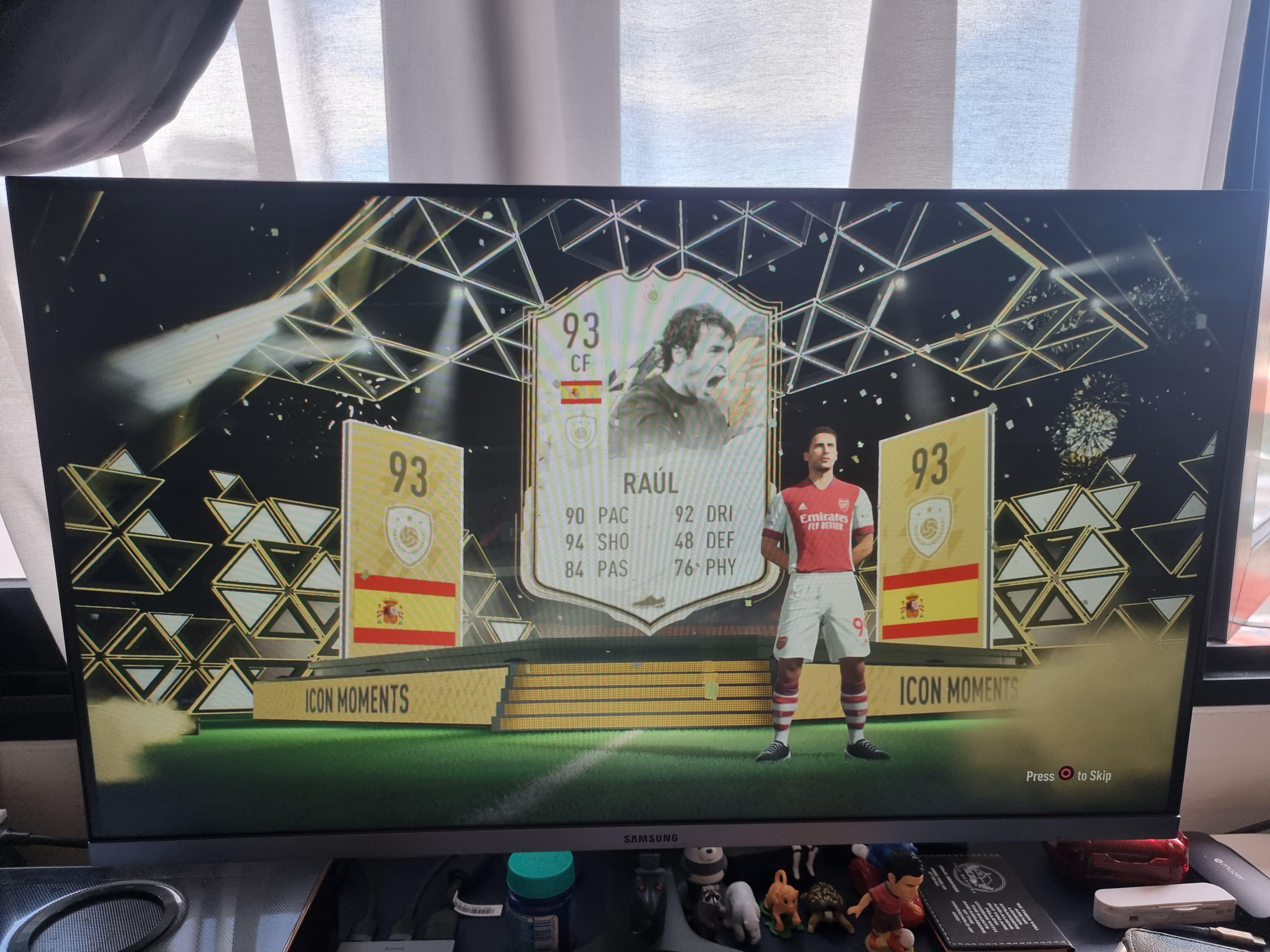 packed my first icon moment from a free jumbo rare gold players pack! r/fut