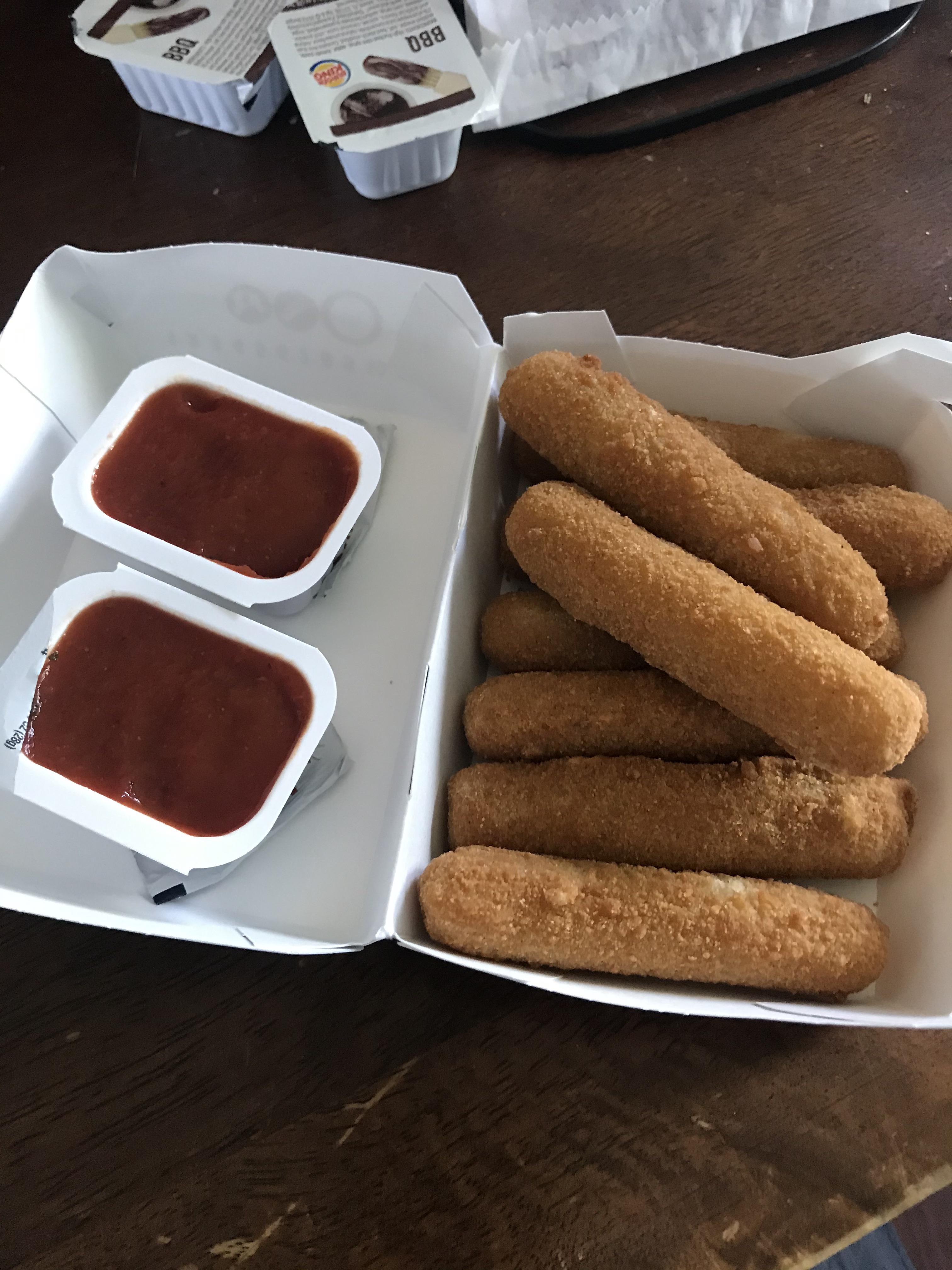 Burger King mozzarella sticks with cold marinara r/shittyfoodporn